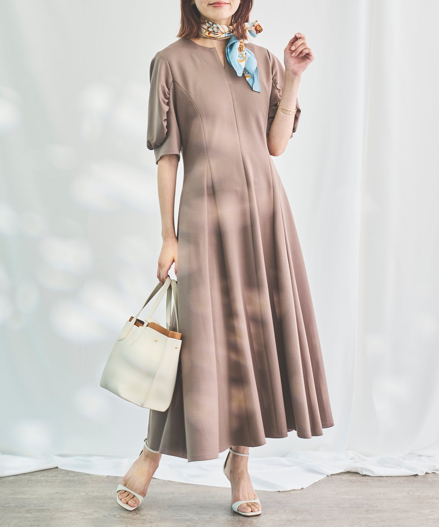 《予約商品》【手洗いOK・UVカット】ハーフパフ袖フレアワンピース