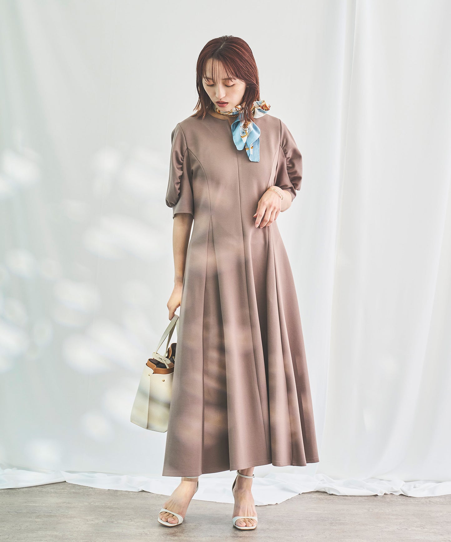《予約商品》【手洗いOK・UVカット】ハーフパフ袖フレアワンピース