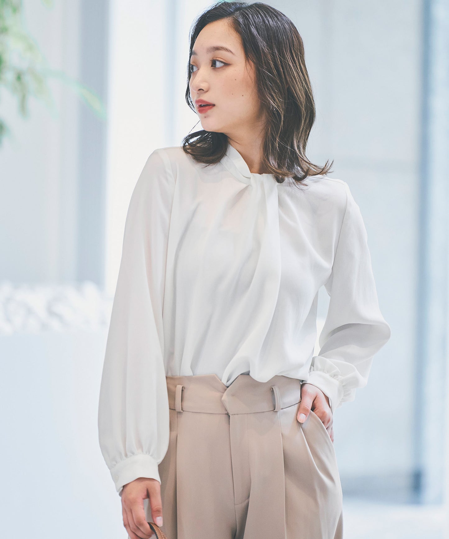 《予約商品 9/17 13:00まで10%OFF》ボウタイライクバックサテンブラウス
