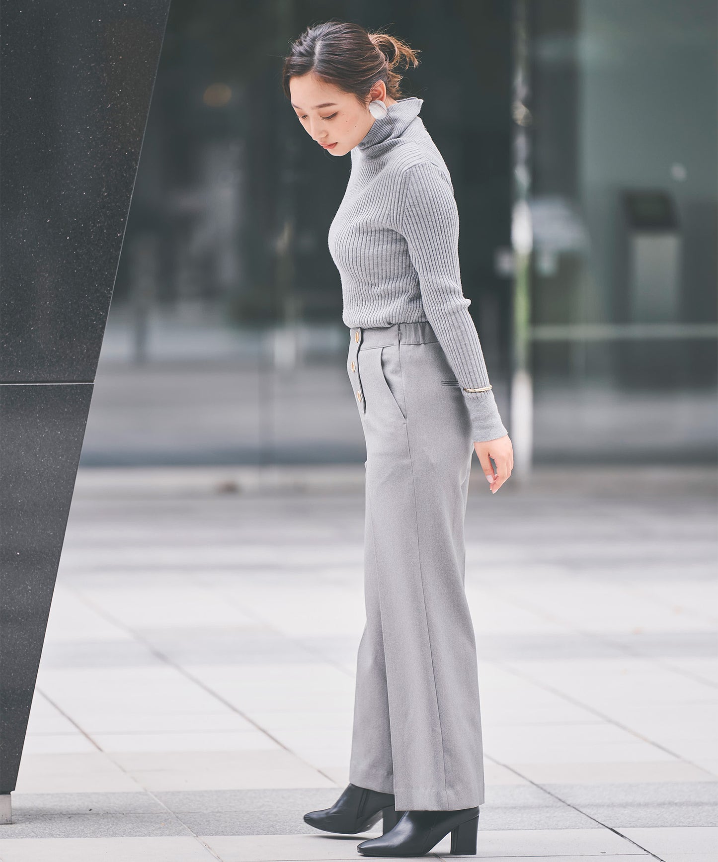 《予約商品 9/24 13:00まで10%OFF》【洗える】バックボタンリブタートルニット