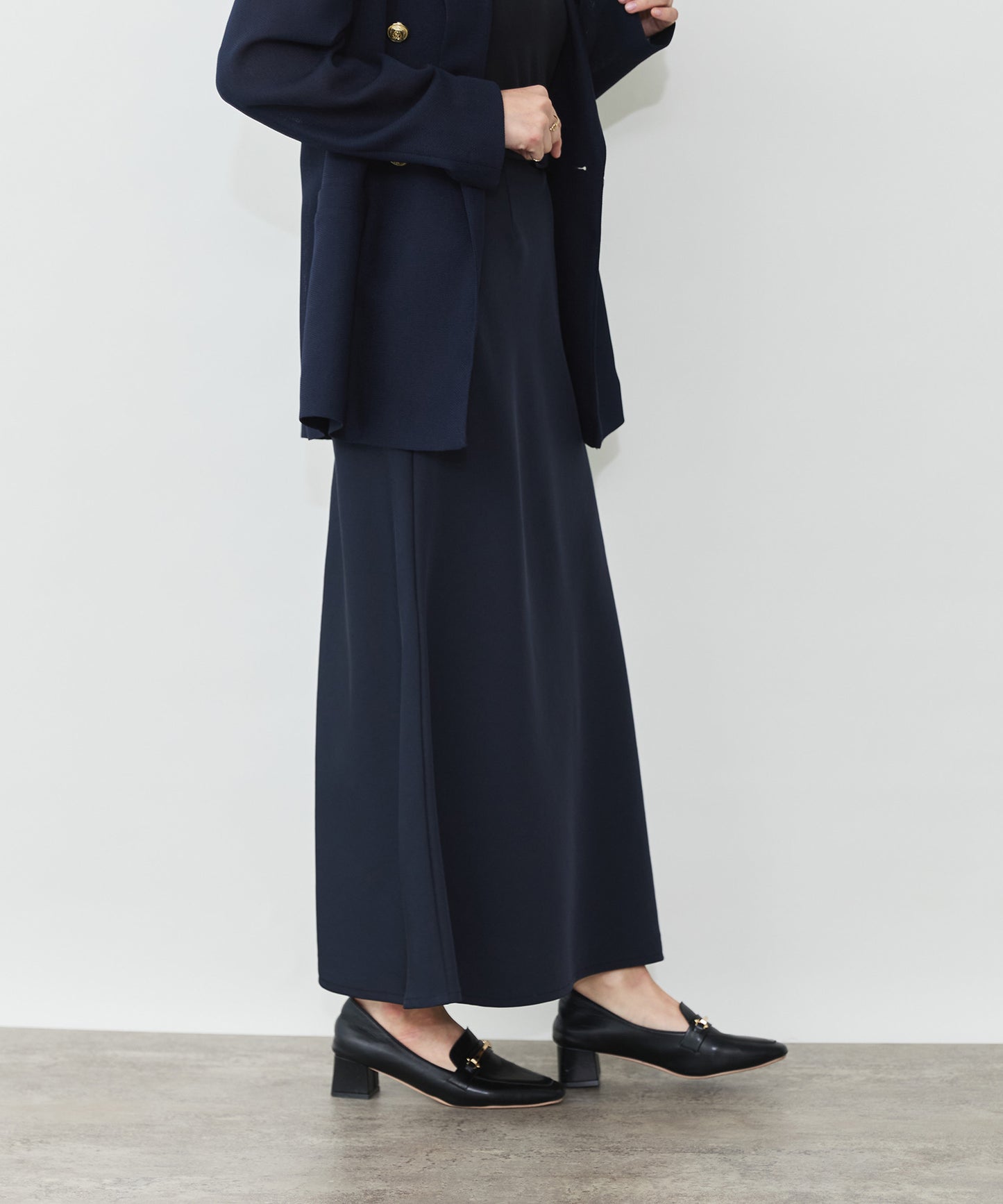 サテンナロースカート