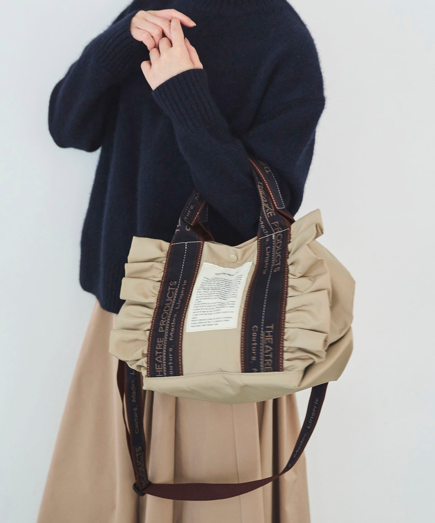 【THEATRE PRODUCTS】 ナイロンフリル2wayバッグ"テムズ"M NAVYテープ