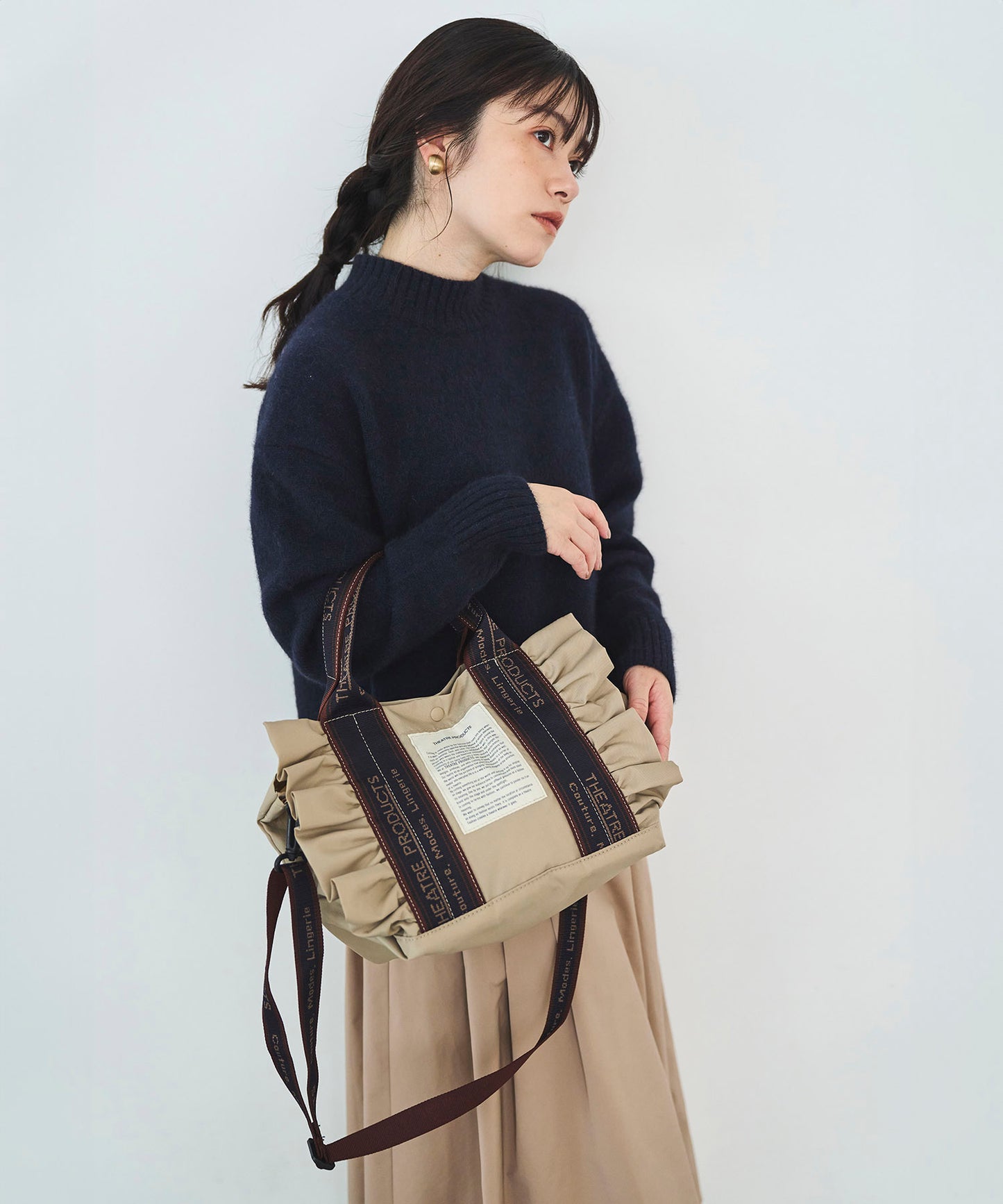 【THEATRE PRODUCTS】 ナイロンフリル2wayバッグ"テムズ"M NAVYテープ
