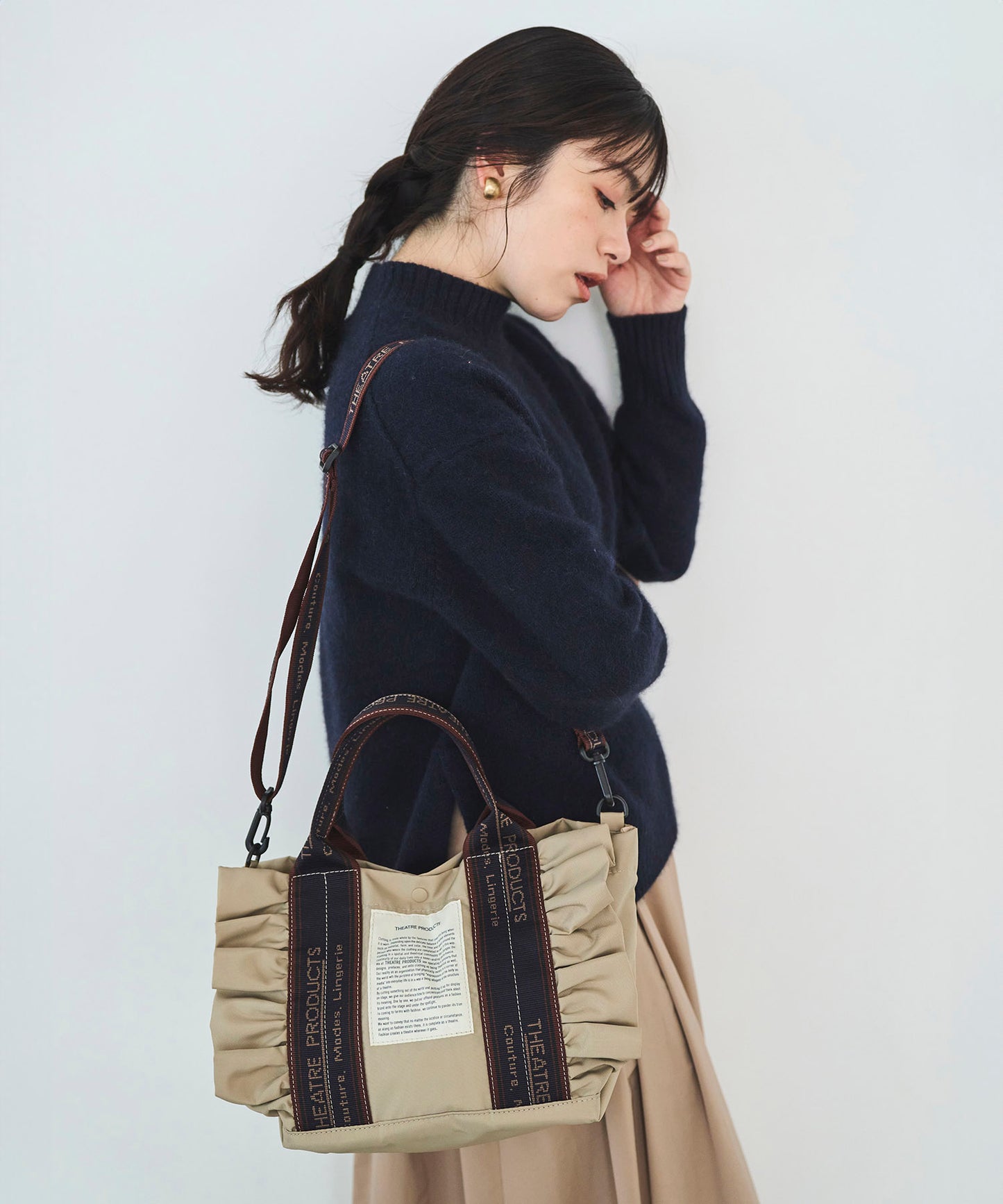 【THEATRE PRODUCTS】 ナイロンフリル2wayバッグ"テムズ"M NAVYテープ