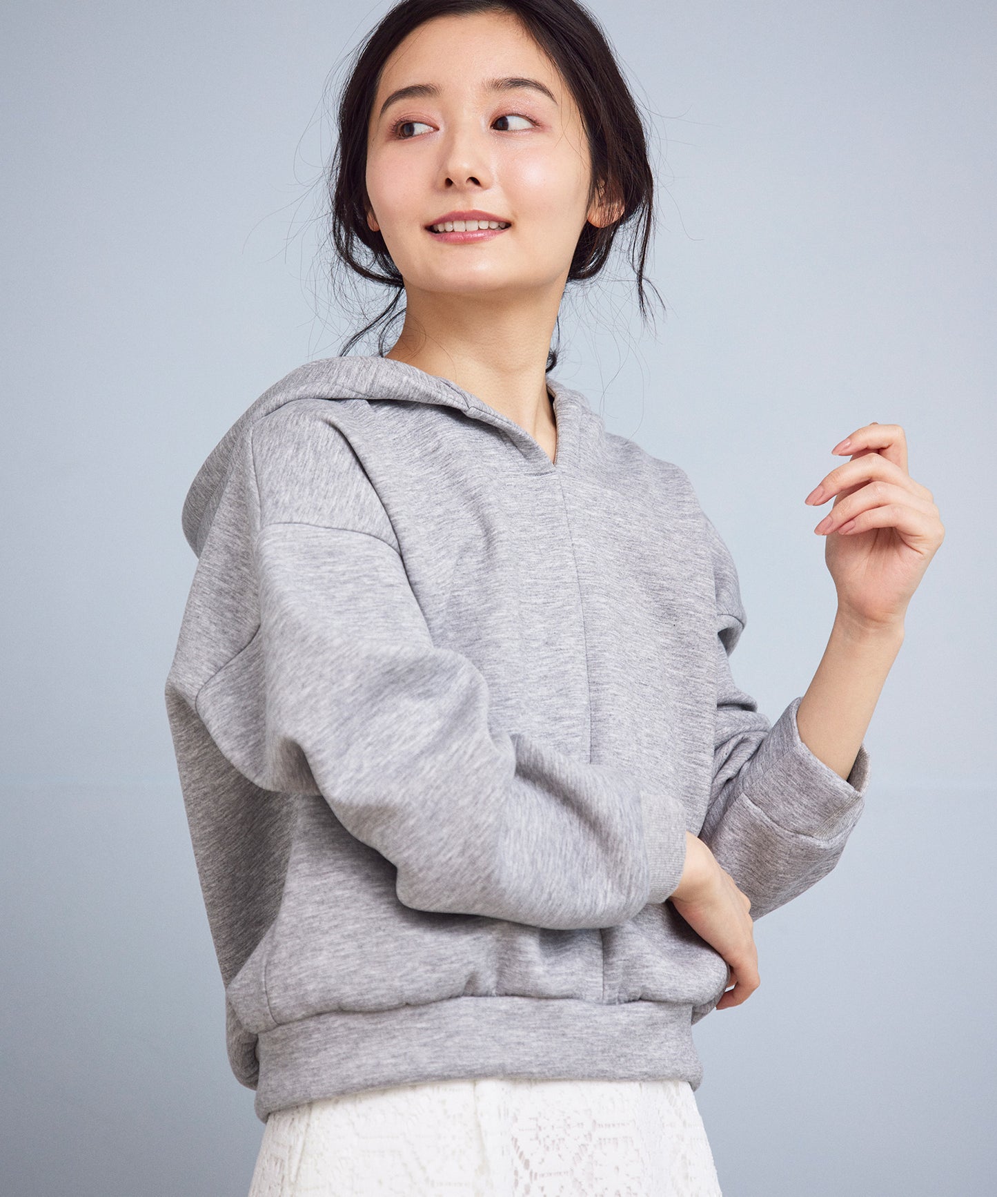 抜け感ショートフーディ