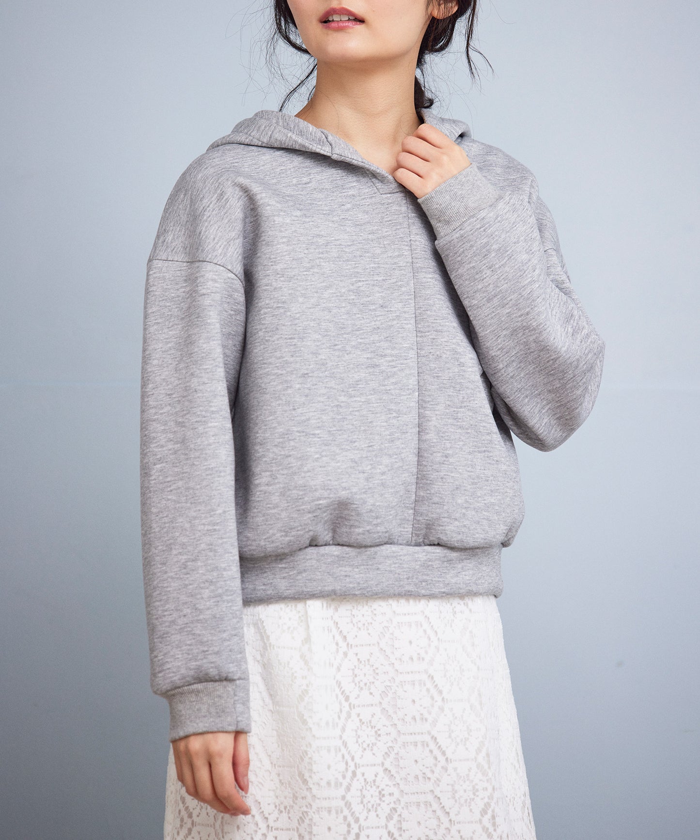 抜け感ショートフーディ