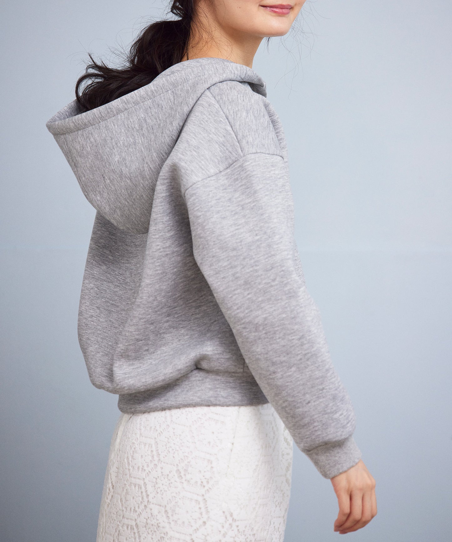 抜け感ショートフーディ