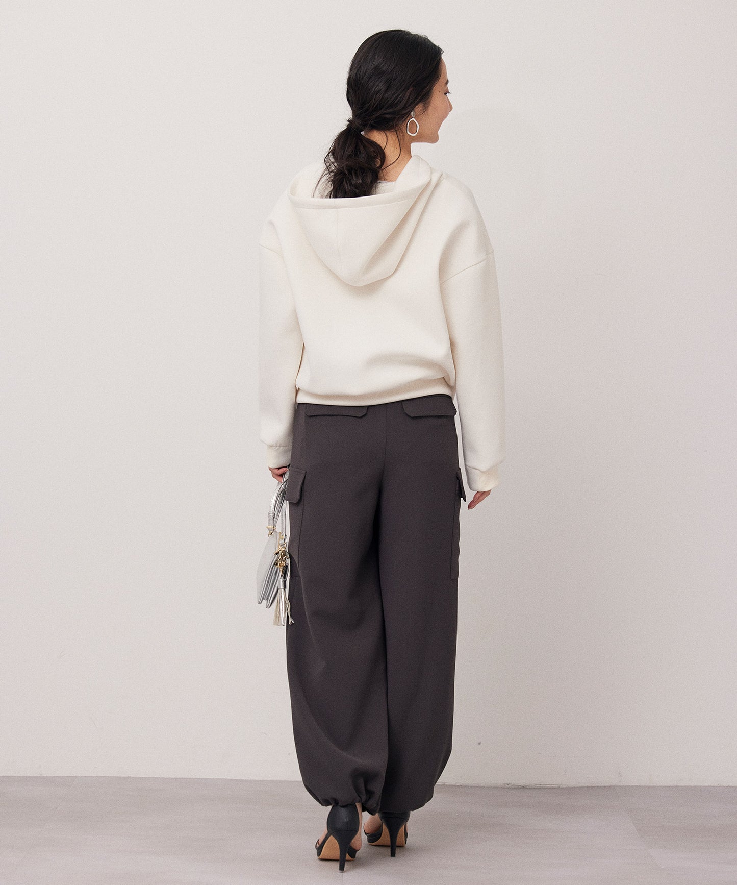 抜け感ショートフーディ