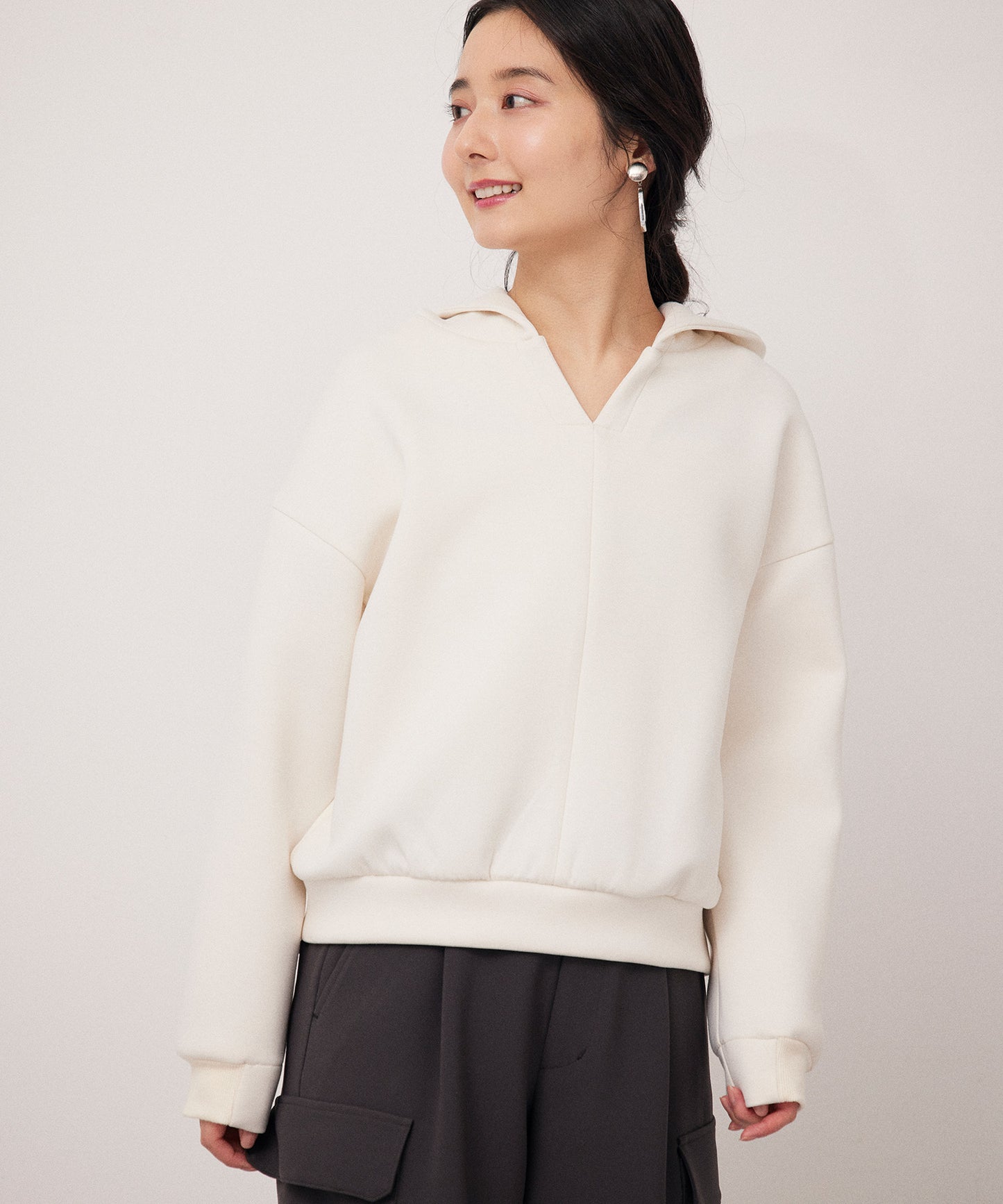 抜け感ショートフーディ