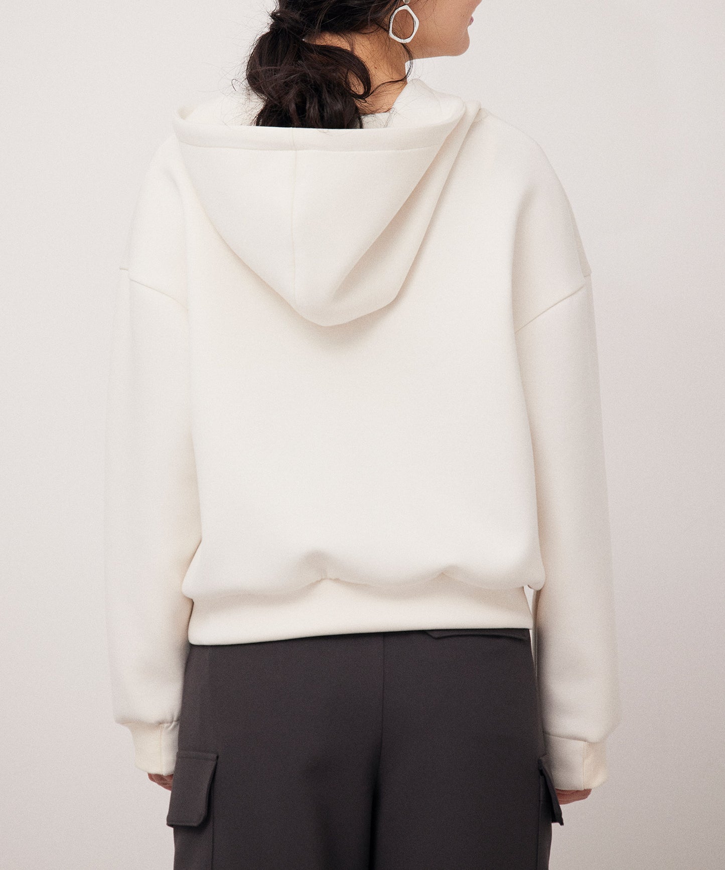 抜け感ショートフーディ