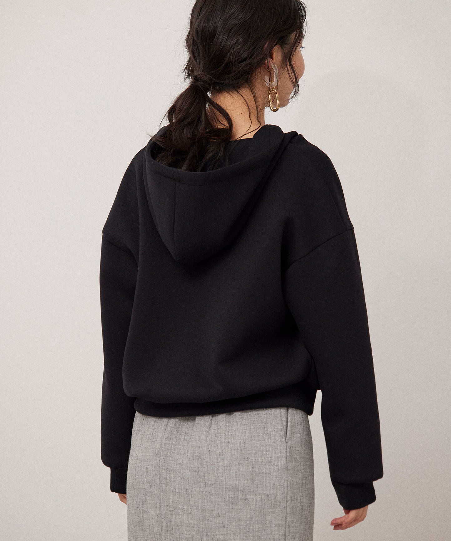 抜け感ショートフーディ