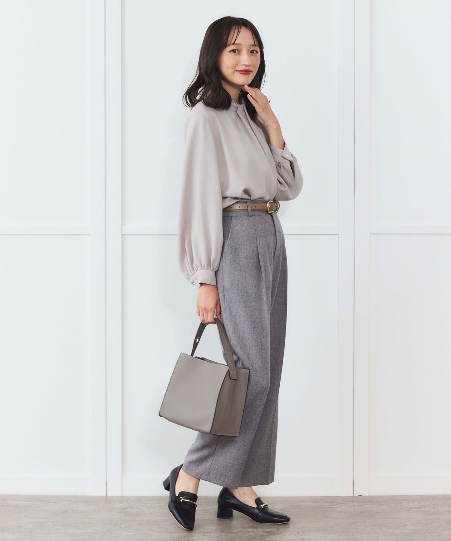 《予約商品 9/17 13:00まで10%OFF》ボウタイライクバックサテンブラウス
