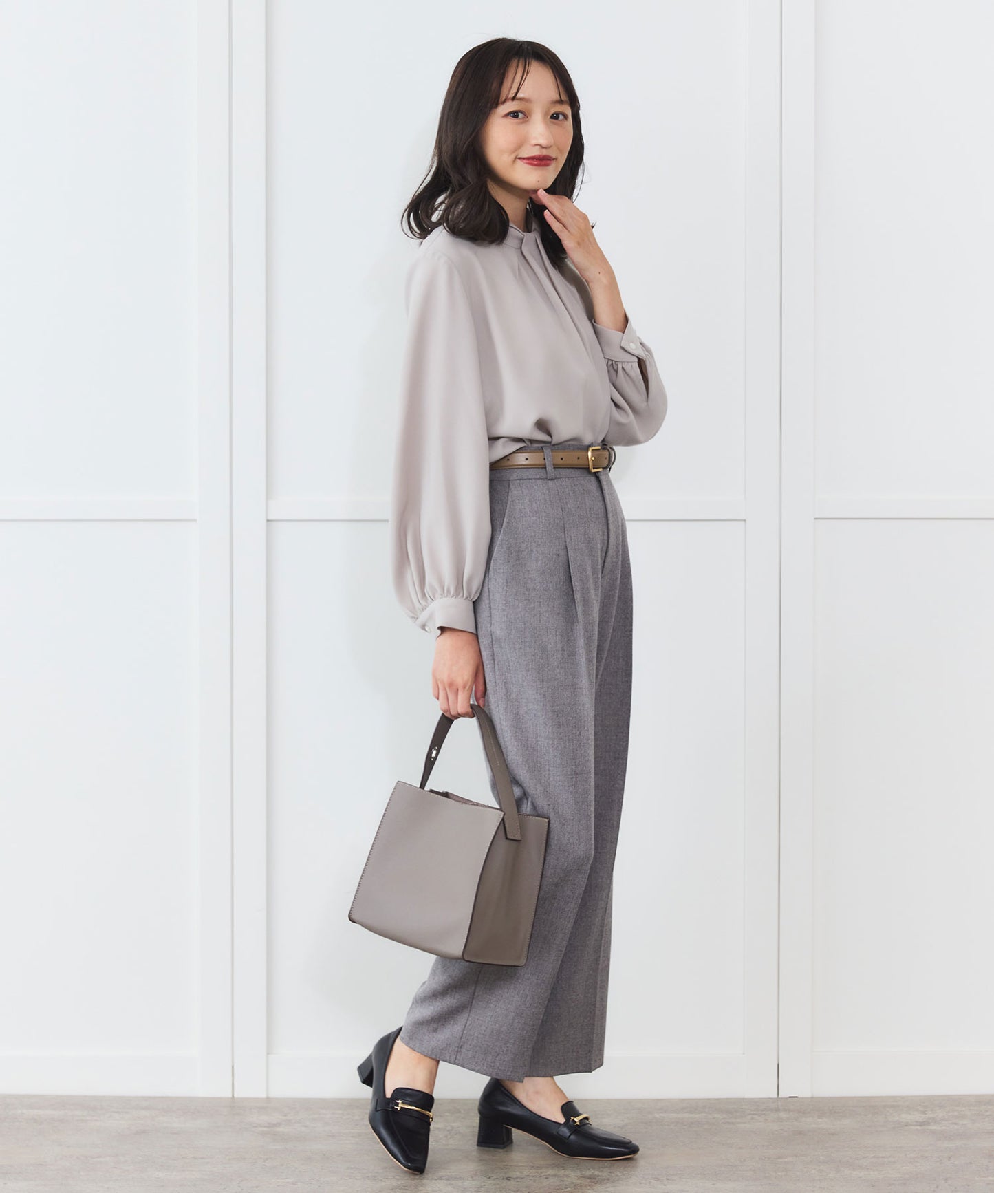 《予約商品 10/22 13:00まで10%OFF》【セット対応】シャークスキン タックストレートパンツ
