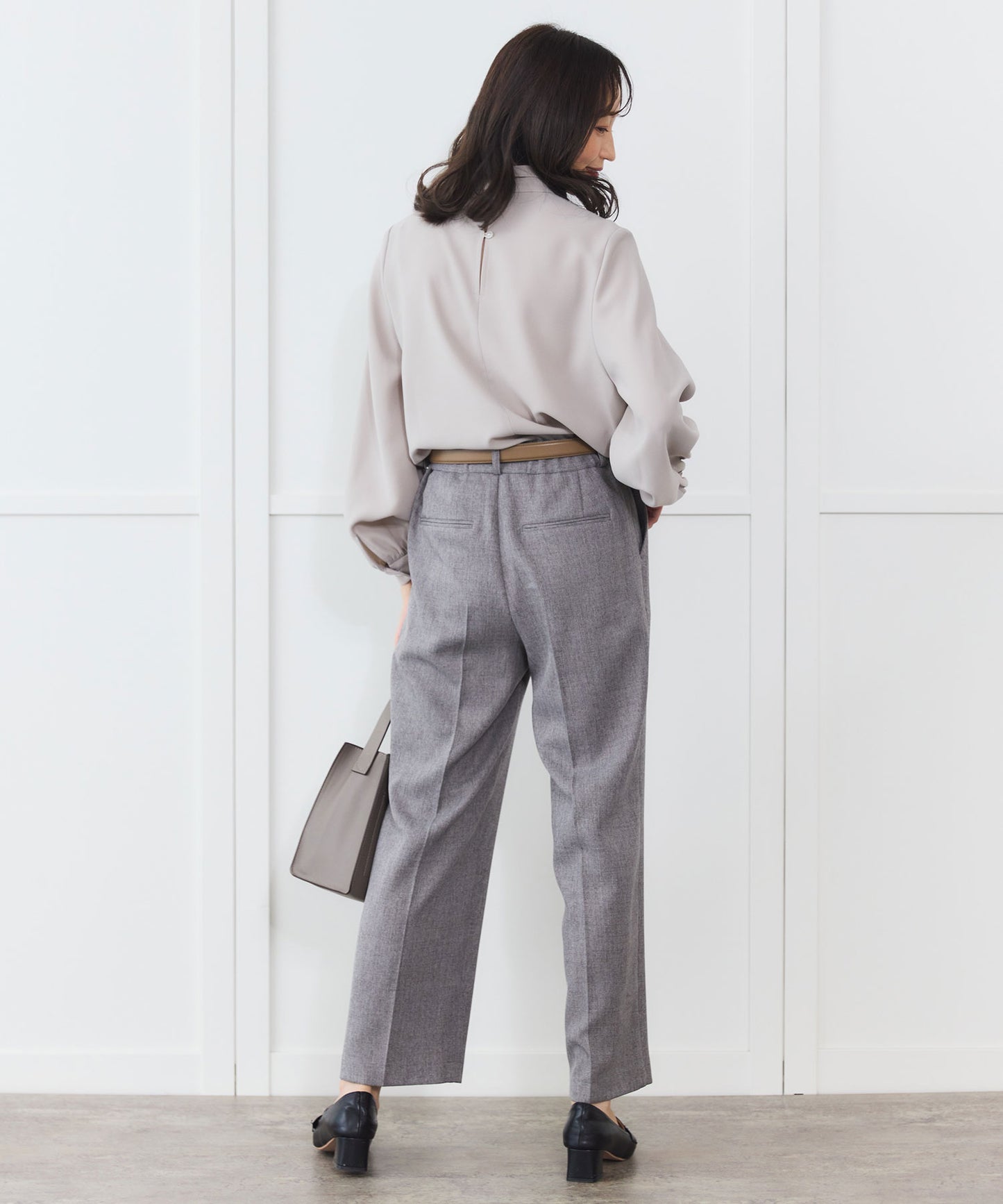 《予約商品 10/22 13:00まで10%OFF》【セット対応】シャークスキン タックストレートパンツ