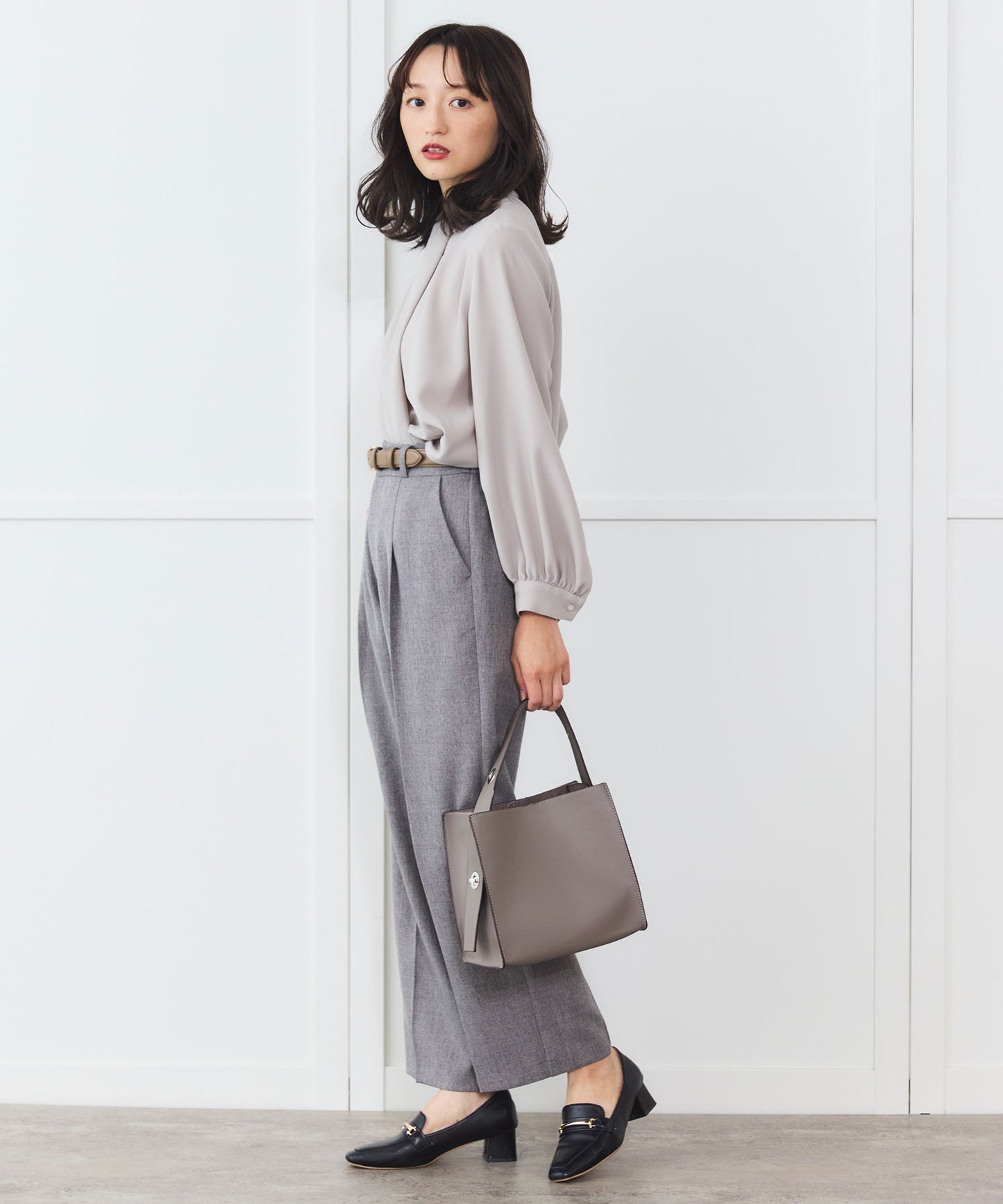 《予約商品 10/22 13:00まで10%OFF》【セット対応】シャークスキン タックストレートパンツ