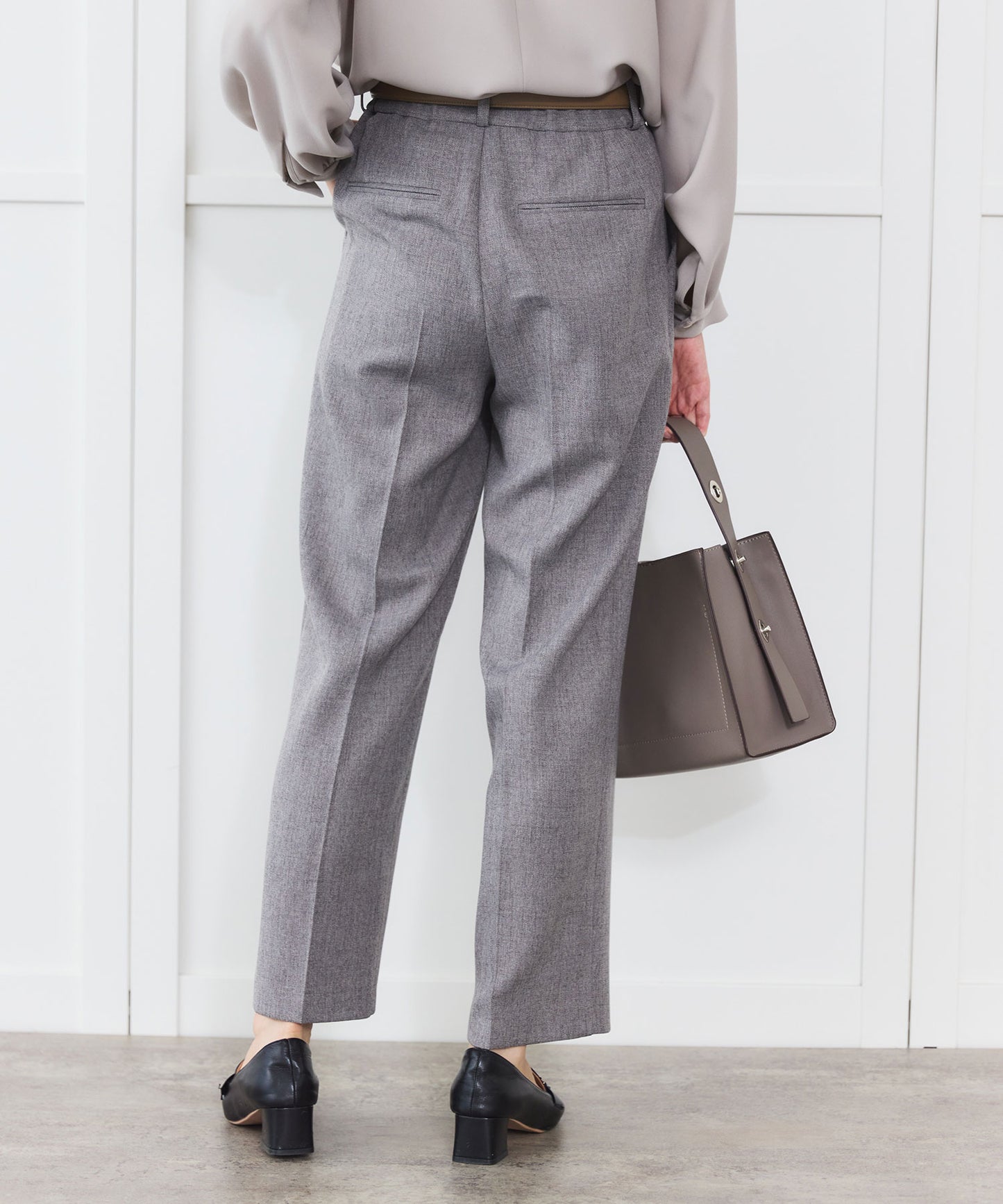 《予約商品 10/22 13:00まで10%OFF》【セット対応】シャークスキン タックストレートパンツ