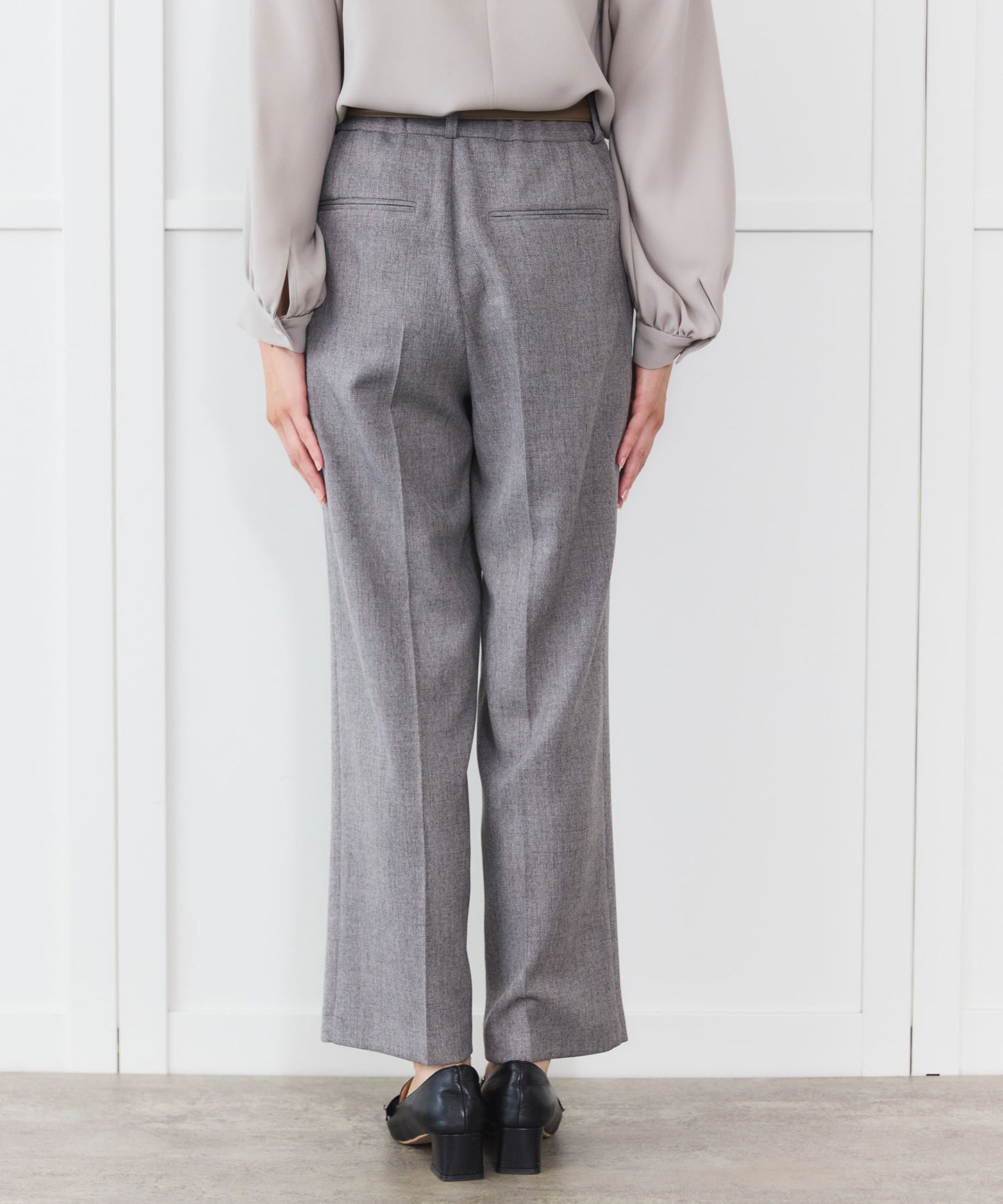 《予約商品 10/22 13:00まで10%OFF》【セット対応】シャークスキン タックストレートパンツ