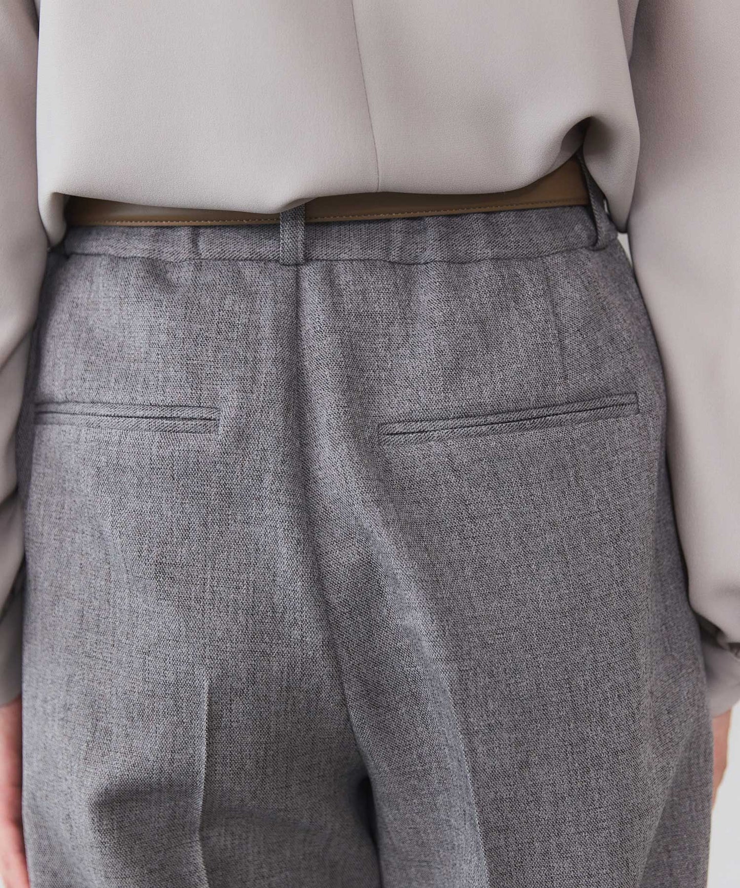 《予約商品 10/22 13:00まで10%OFF》【セット対応】シャークスキン タックストレートパンツ