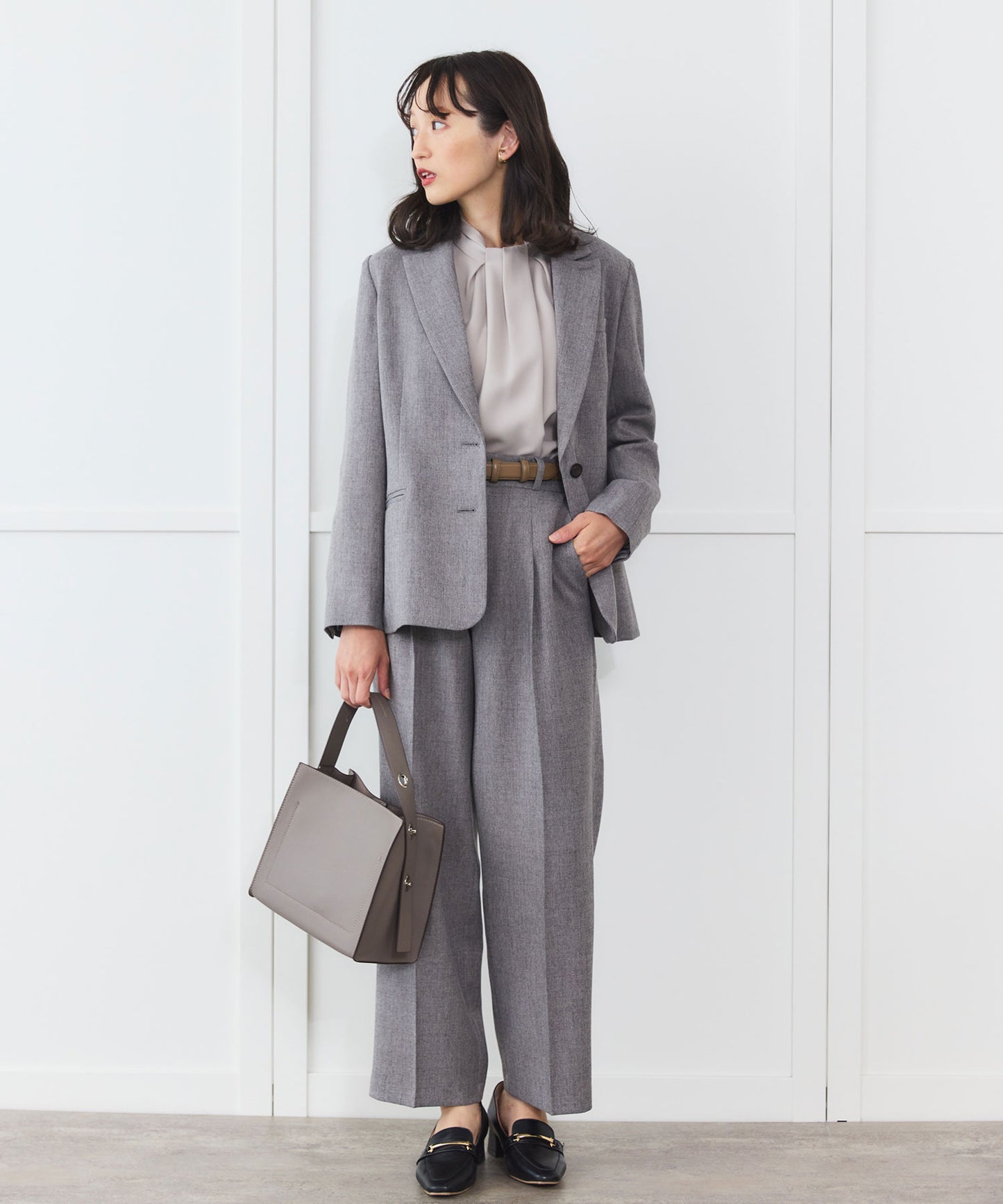 《予約商品 10/22 13:00まで10%OFF》【セット対応】シャークスキン タックストレートパンツ