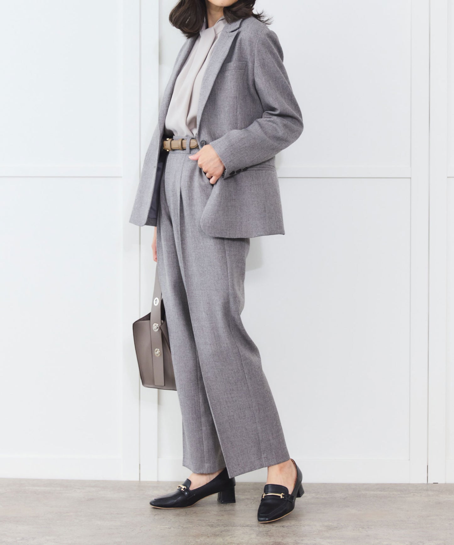 《予約商品 9/17 13:00まで10%OFF》ボウタイライクバックサテンブラウス