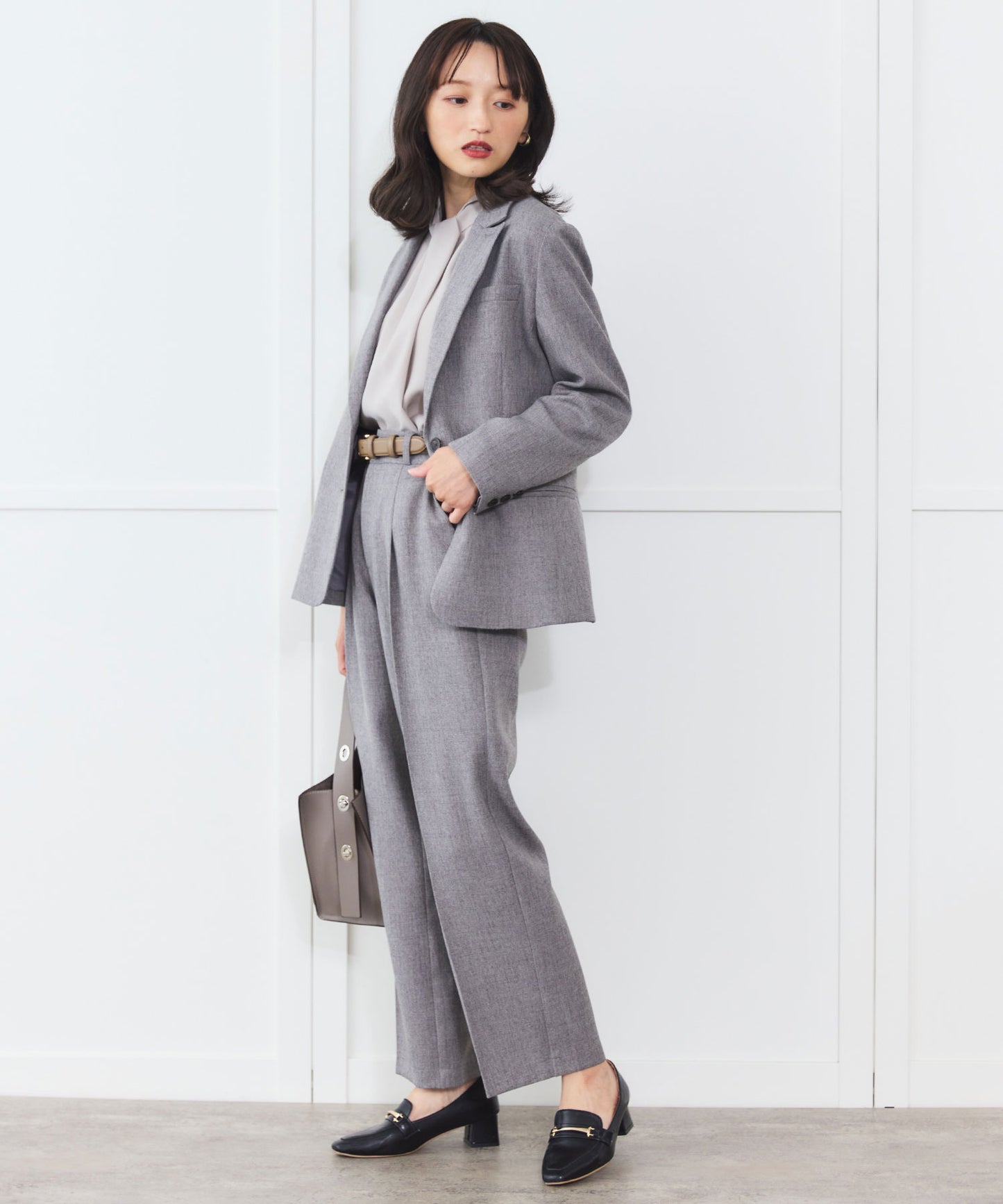 《予約商品 10/22 13:00まで10%OFF》【セット対応】シャークスキン タックストレートパンツ