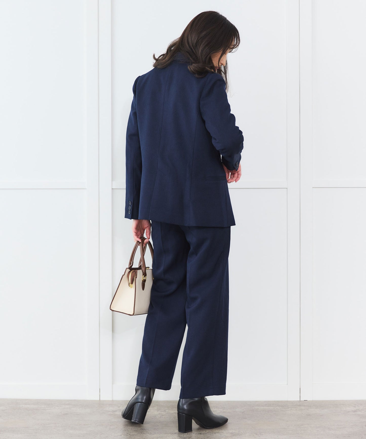 《予約商品 10/22 13:00まで10%OFF》【セット対応】シャークスキン タックストレートパンツ