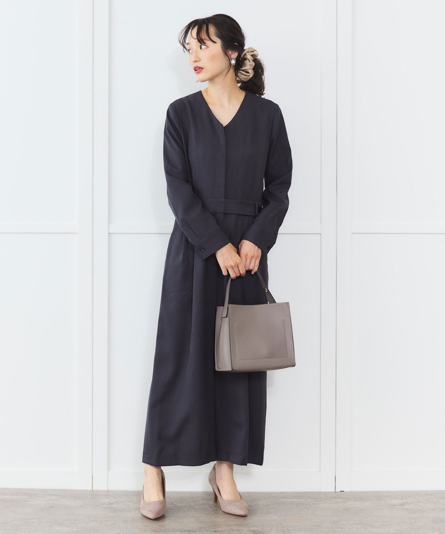 《予約商品 10/29 13:00まで10%OFF》【イージーケア】 パウダーツイル Vネックジャンプスーツ