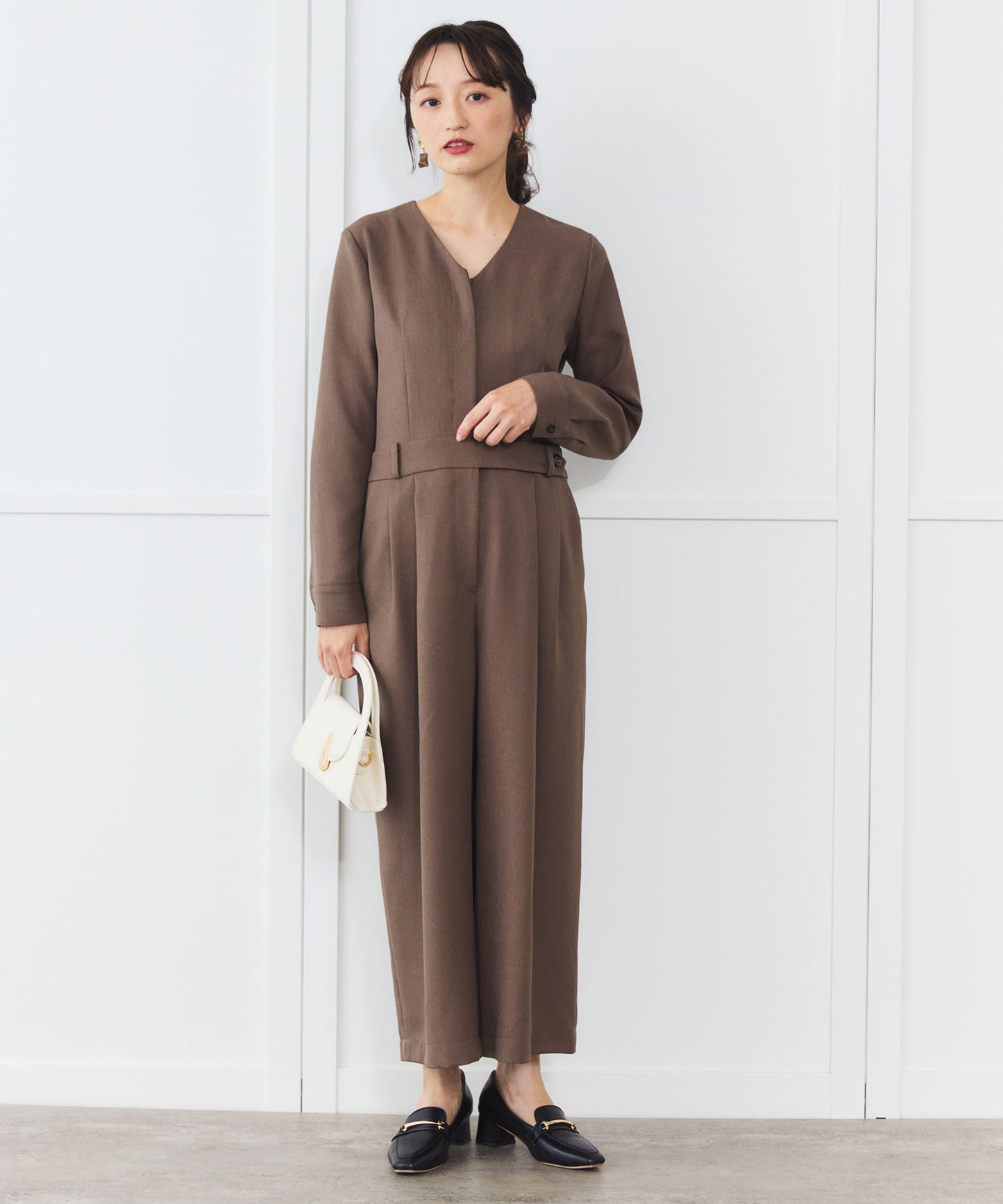 《予約商品 10/29 13:00まで10%OFF》【イージーケア】 パウダーツイル Vネックジャンプスーツ