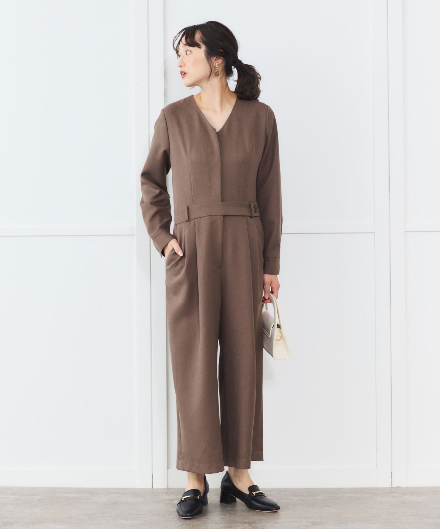 《予約商品 10/29 13:00まで10%OFF》【イージーケア】 パウダーツイル Vネックジャンプスーツ
