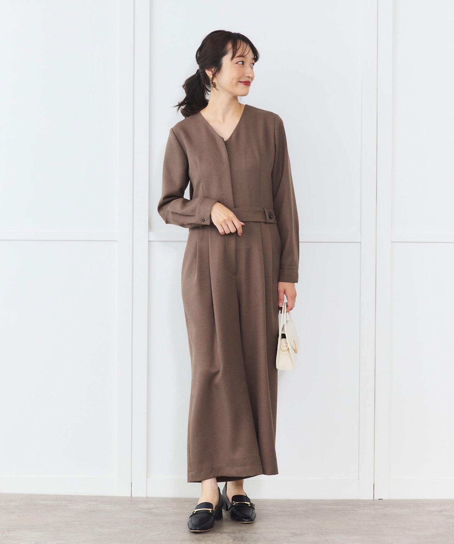 《予約商品 10/29 13:00まで10%OFF》【イージーケア】 パウダーツイル Vネックジャンプスーツ
