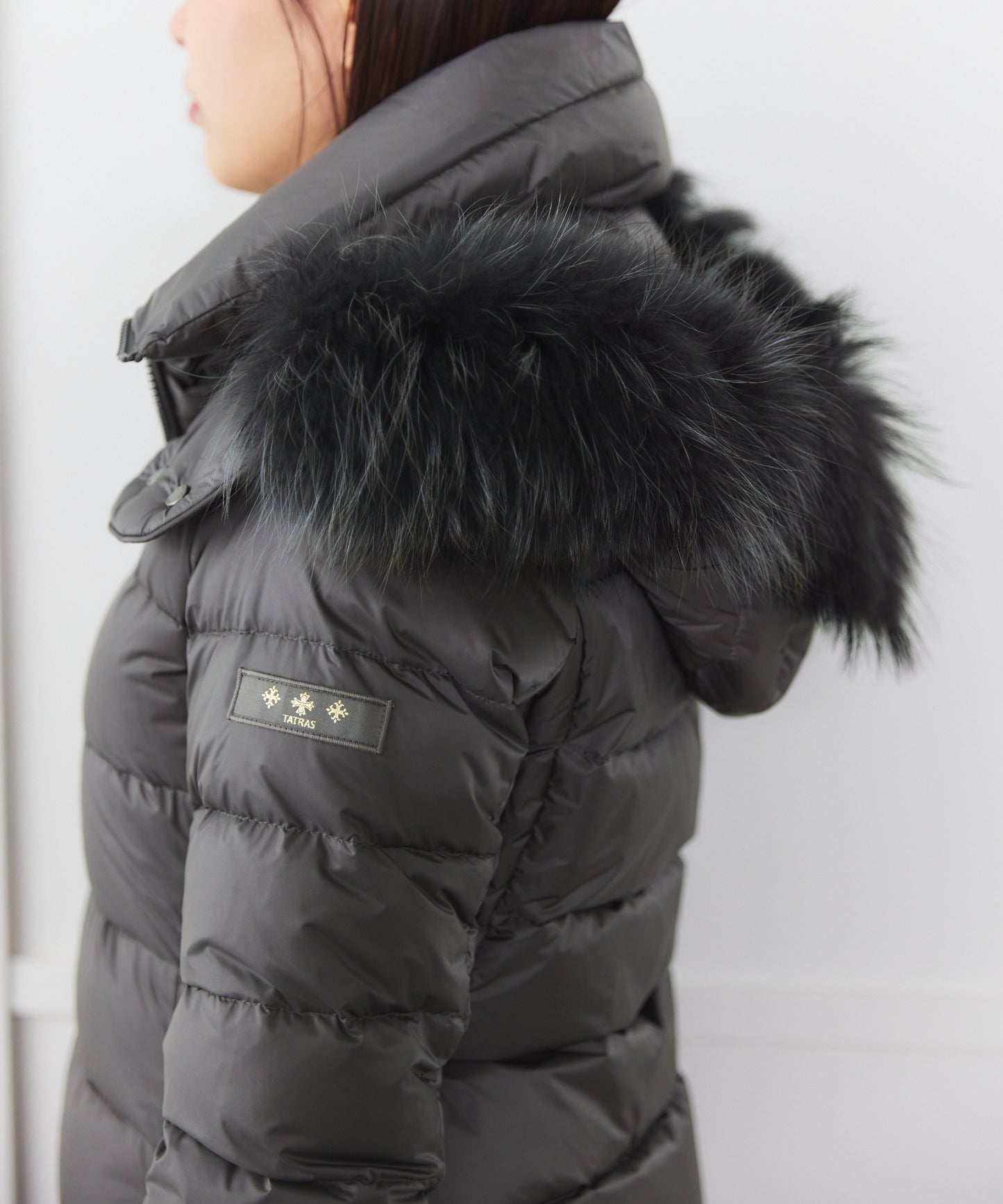 【TATRAS】SARMA ミドル丈ダウンジャケット