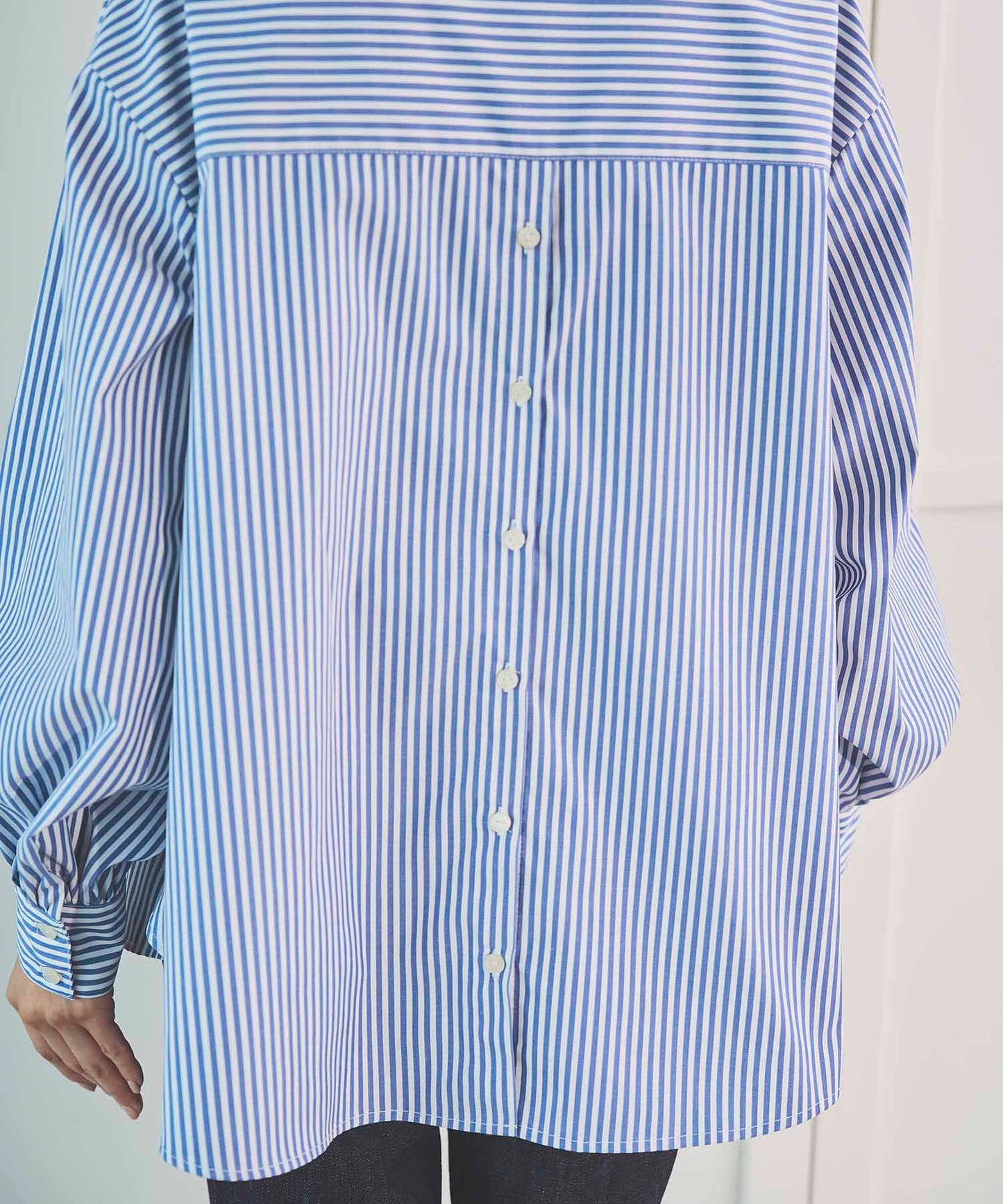 《予約商品 8/27 13:00まで10%OFF》バックボタンオーバーシャツ