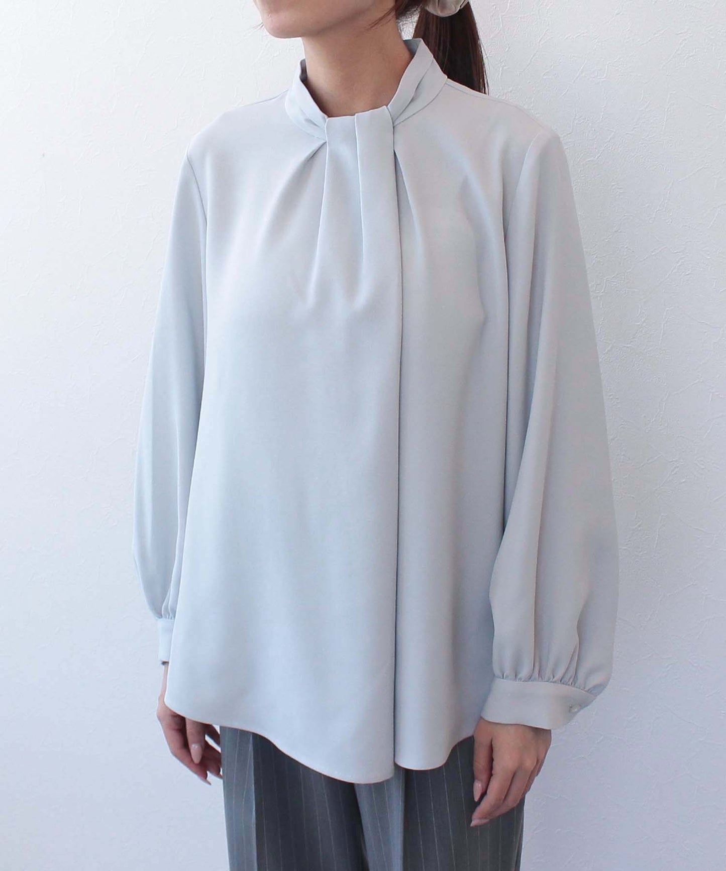 《予約商品 9/17 13:00まで10%OFF》ボウタイライクバックサテンブラウス