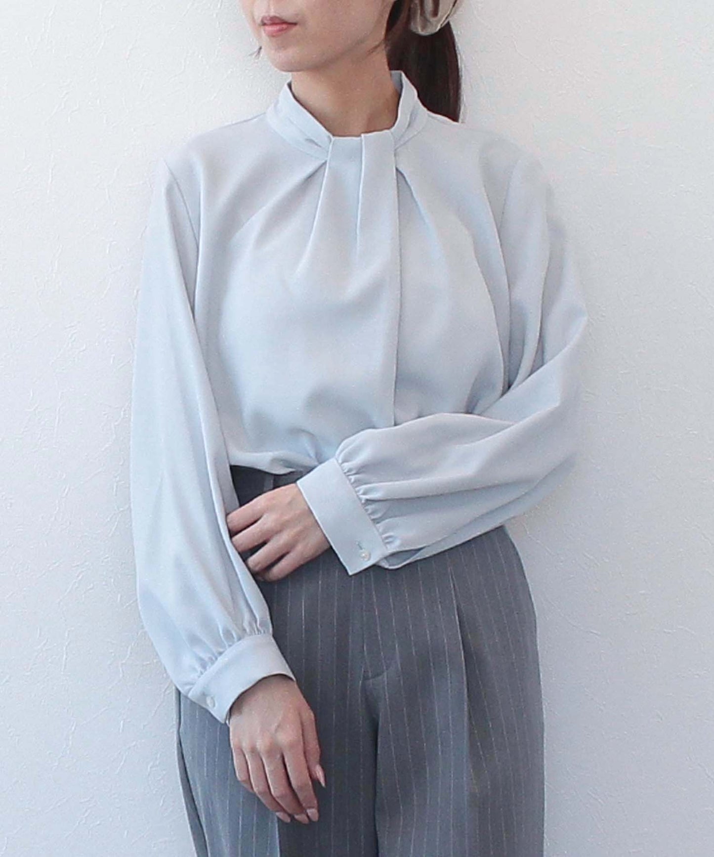 《予約商品 9/17 13:00まで10%OFF》ボウタイライクバックサテンブラウス