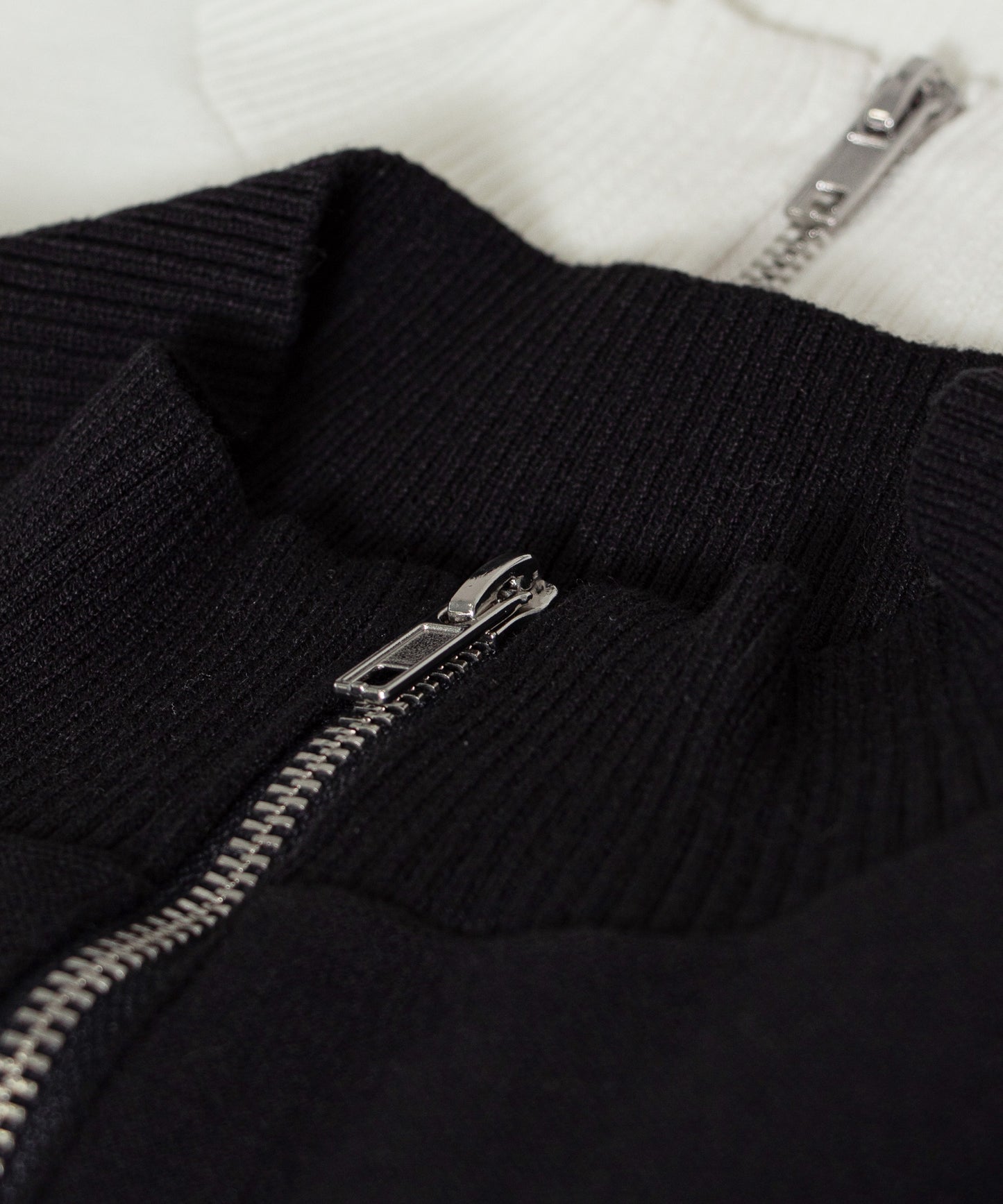 【コードボーダー】ショートジップニット