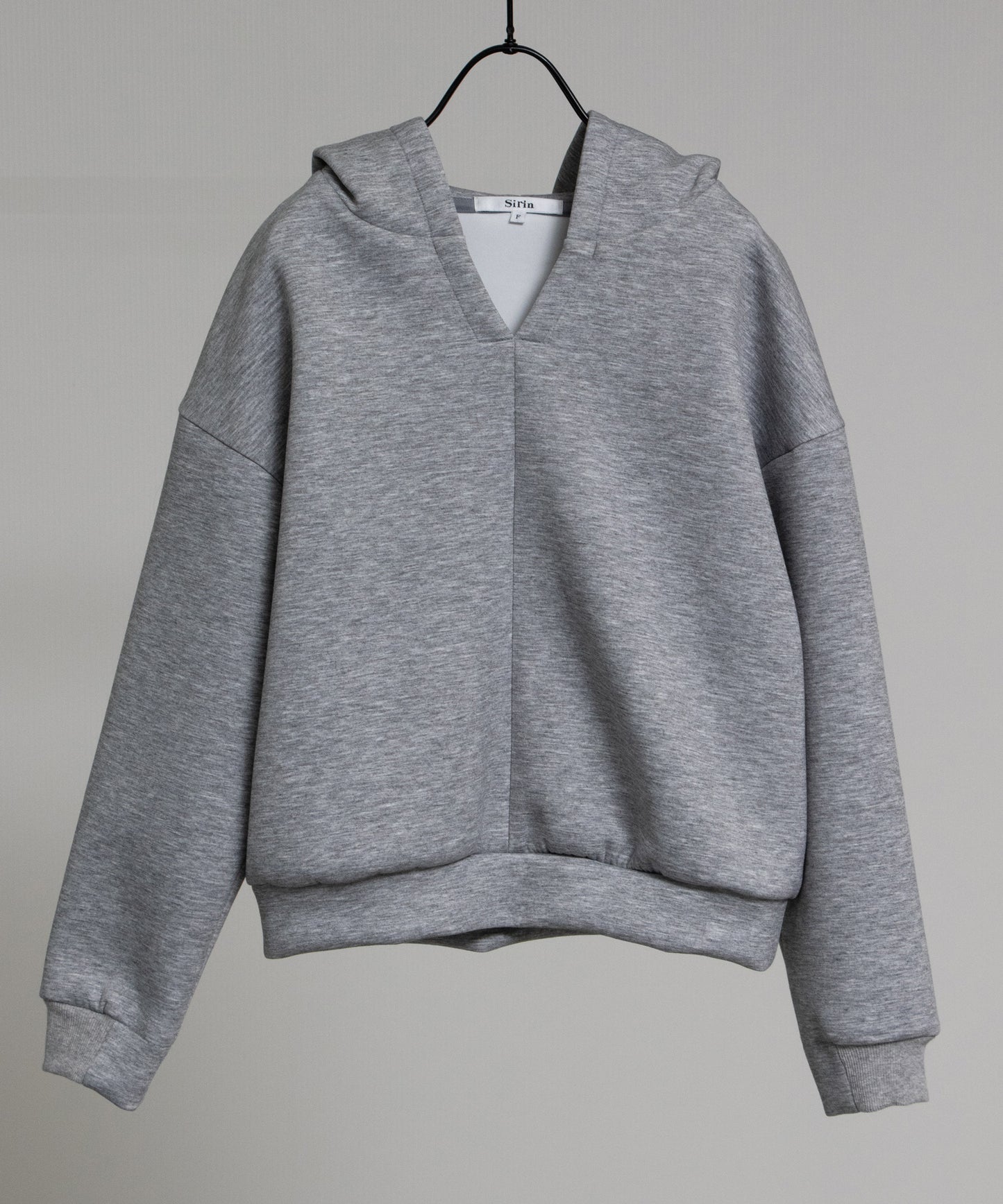 抜け感ショートフーディ