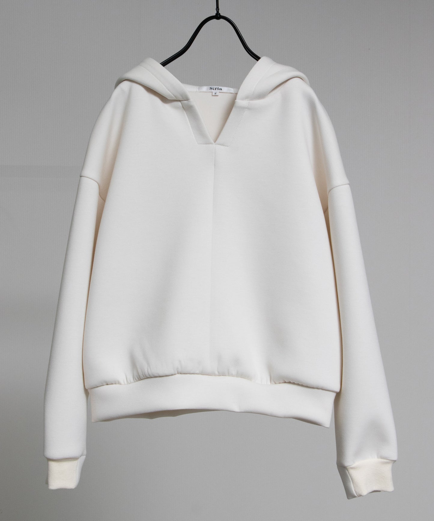抜け感ショートフーディ
