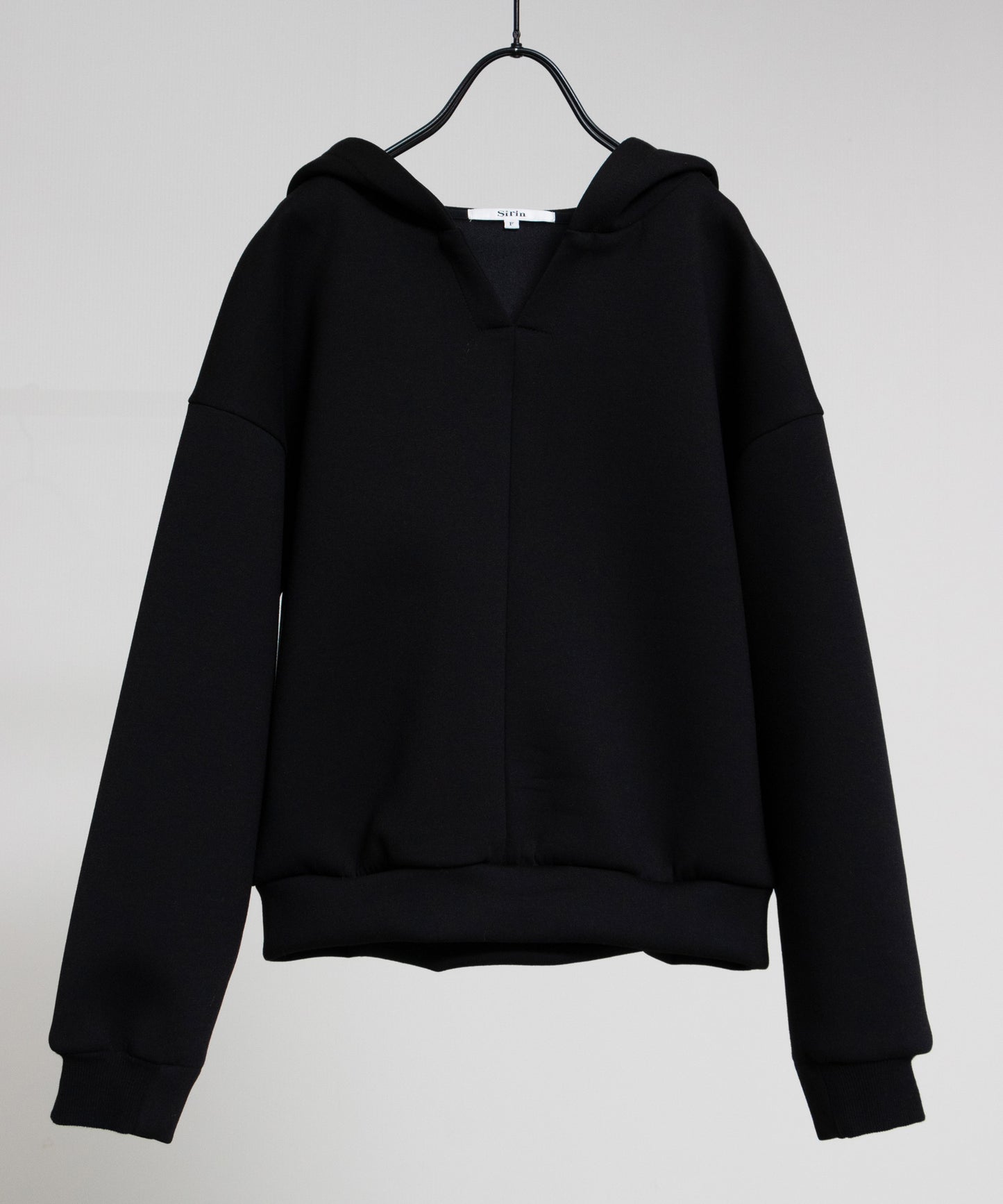 抜け感ショートフーディ