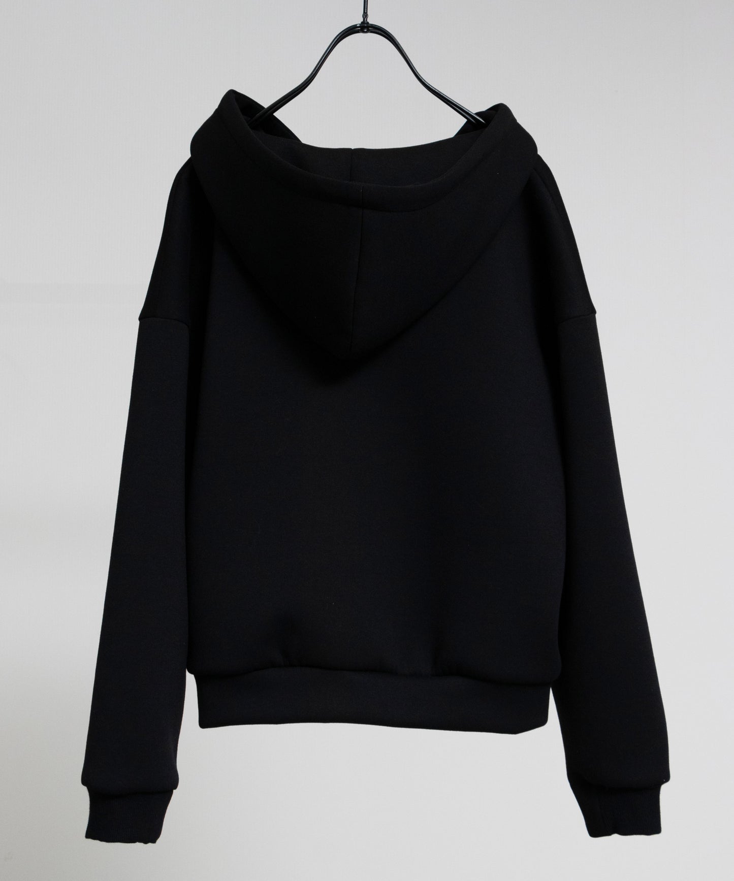 抜け感ショートフーディ
