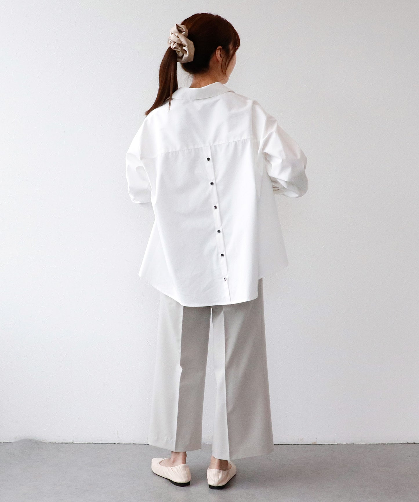 《予約商品 8/27 13:00まで10%OFF》バックボタンオーバーシャツ