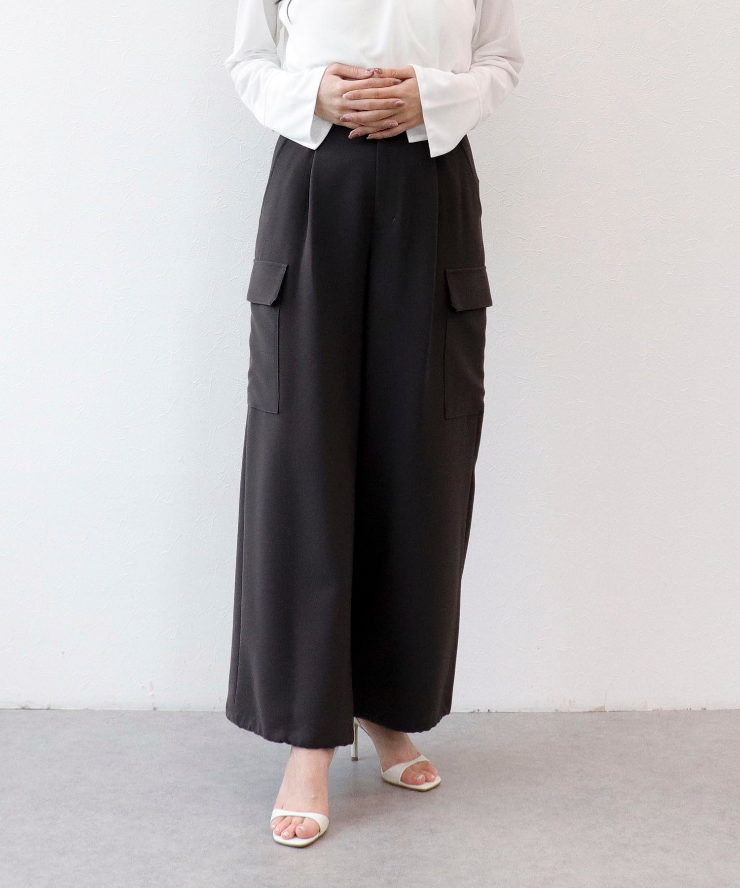 メディア掲載｠【ドレープ素材】ドロストカーゴパンツ – Sirin Online