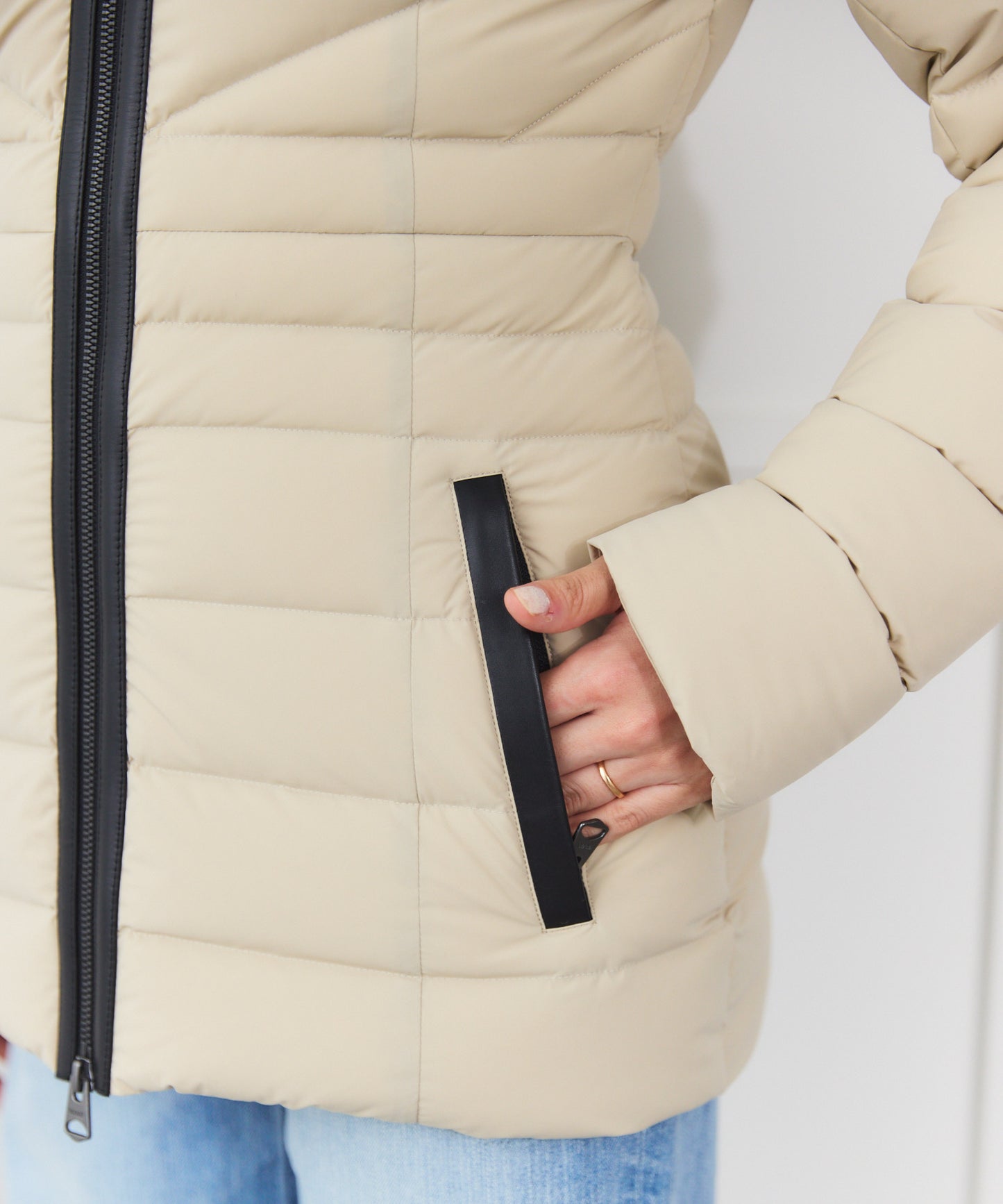 【MACKAGE】PATSY-BX Ladies Hooded Light Down JK