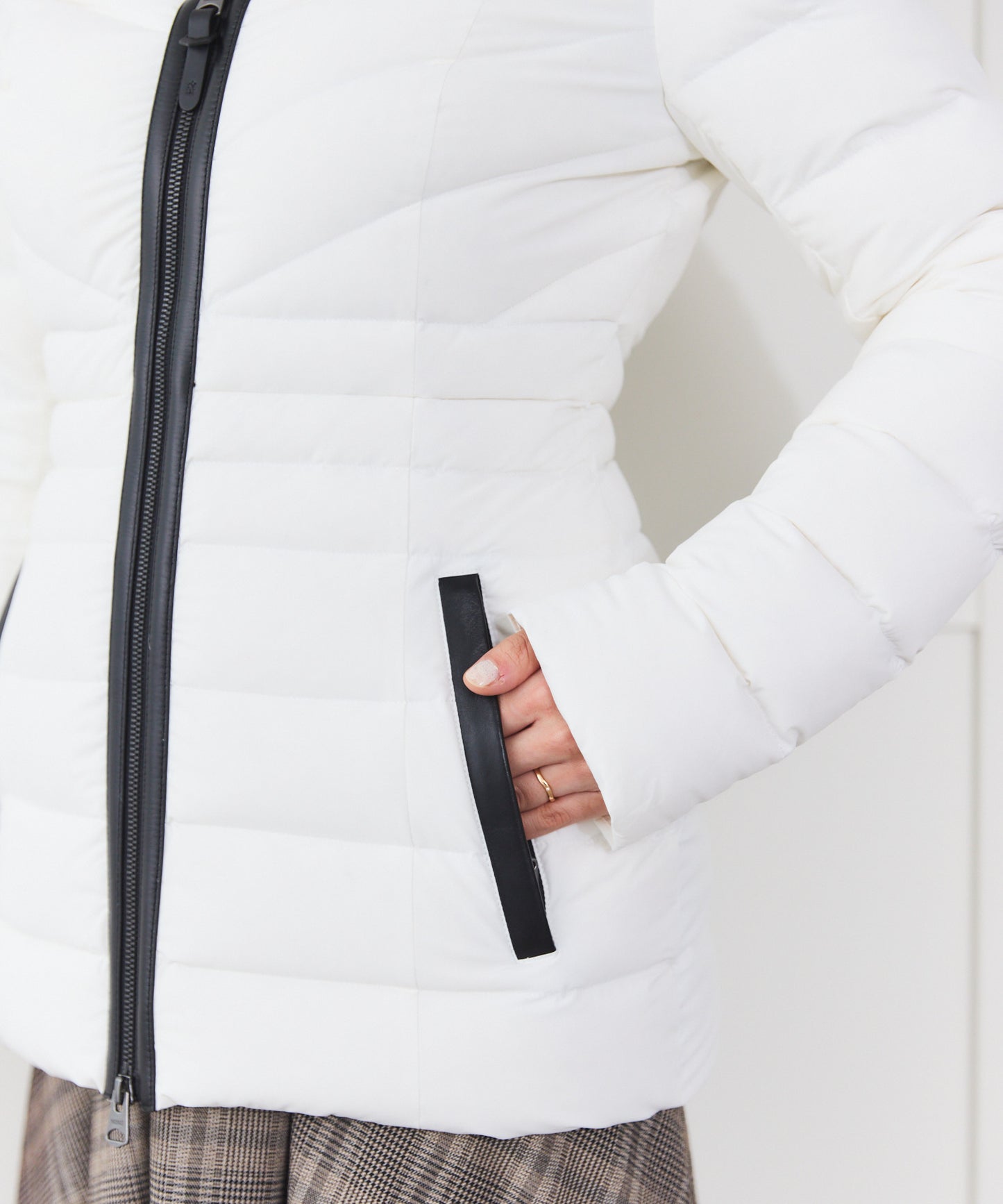 【MACKAGE】PATSY-BX Ladies Hooded Light Down JK