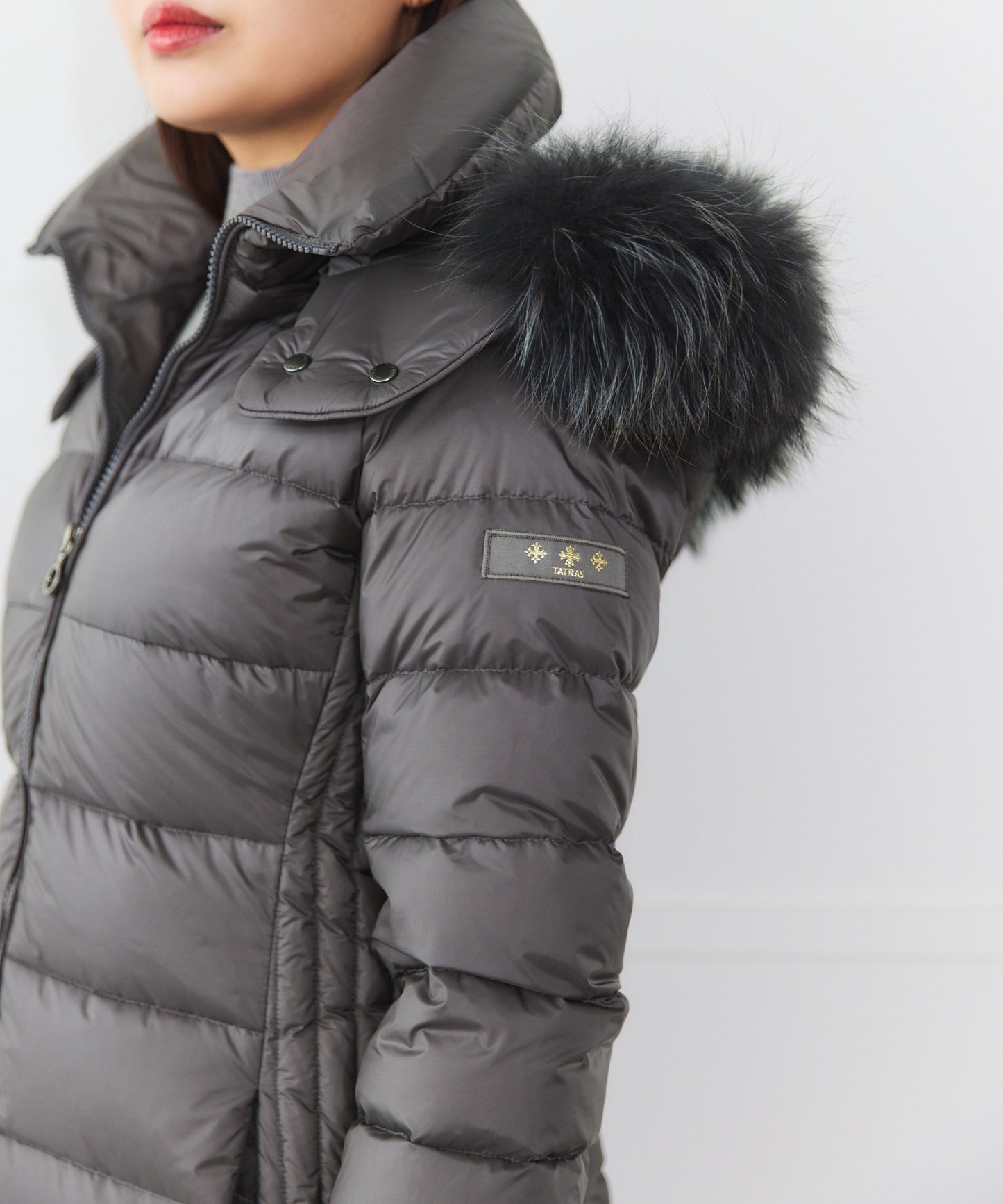 【TATRAS】SARMA ミドル丈ダウンジャケット