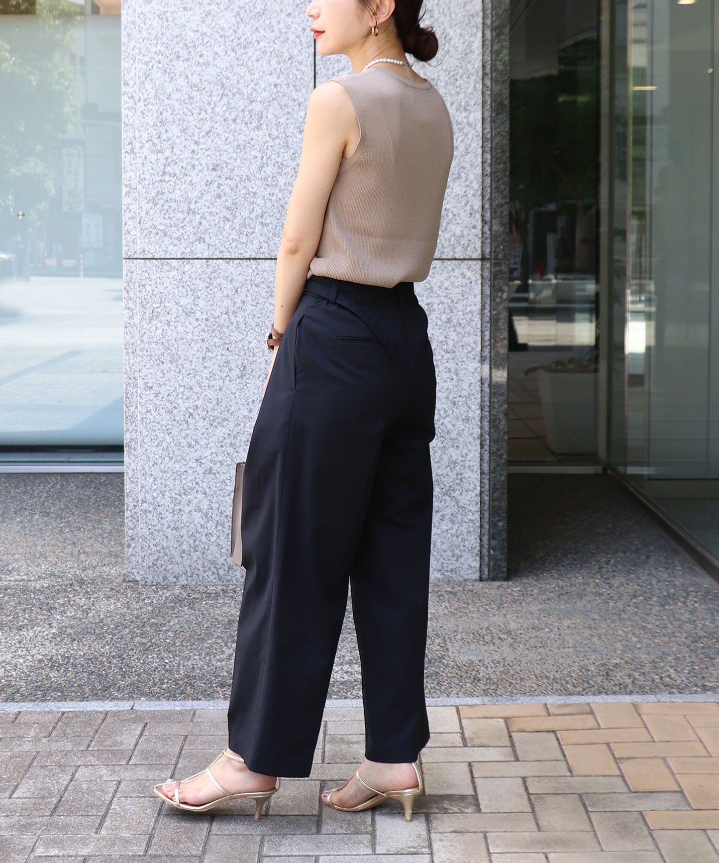 ボタンデザインリブトップス