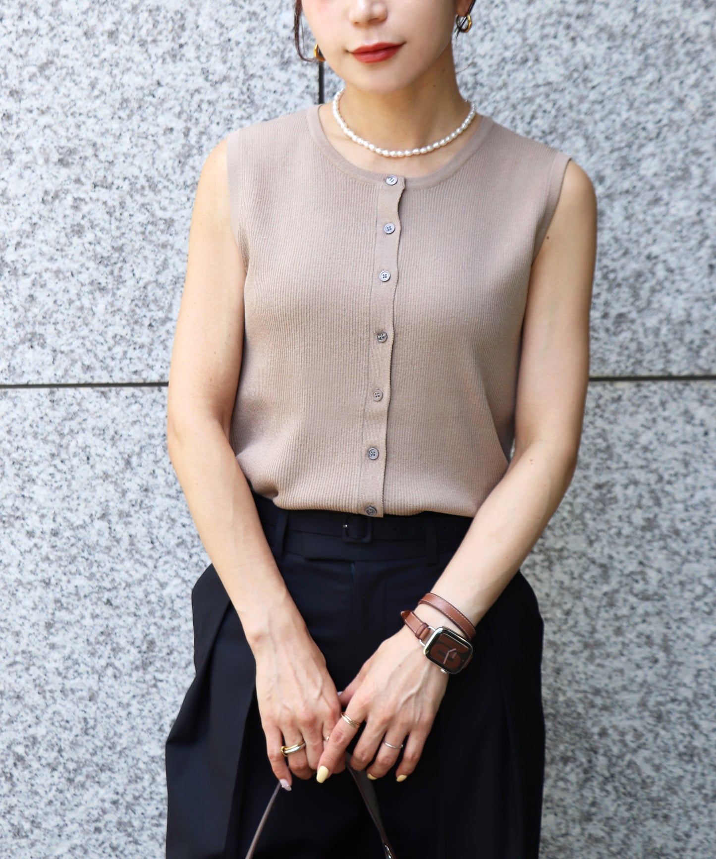ボタンデザインリブトップス