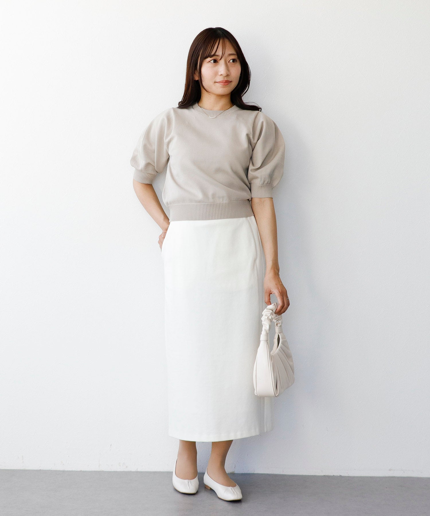 ライトグレージュ 154cm/Fサイズ着用
